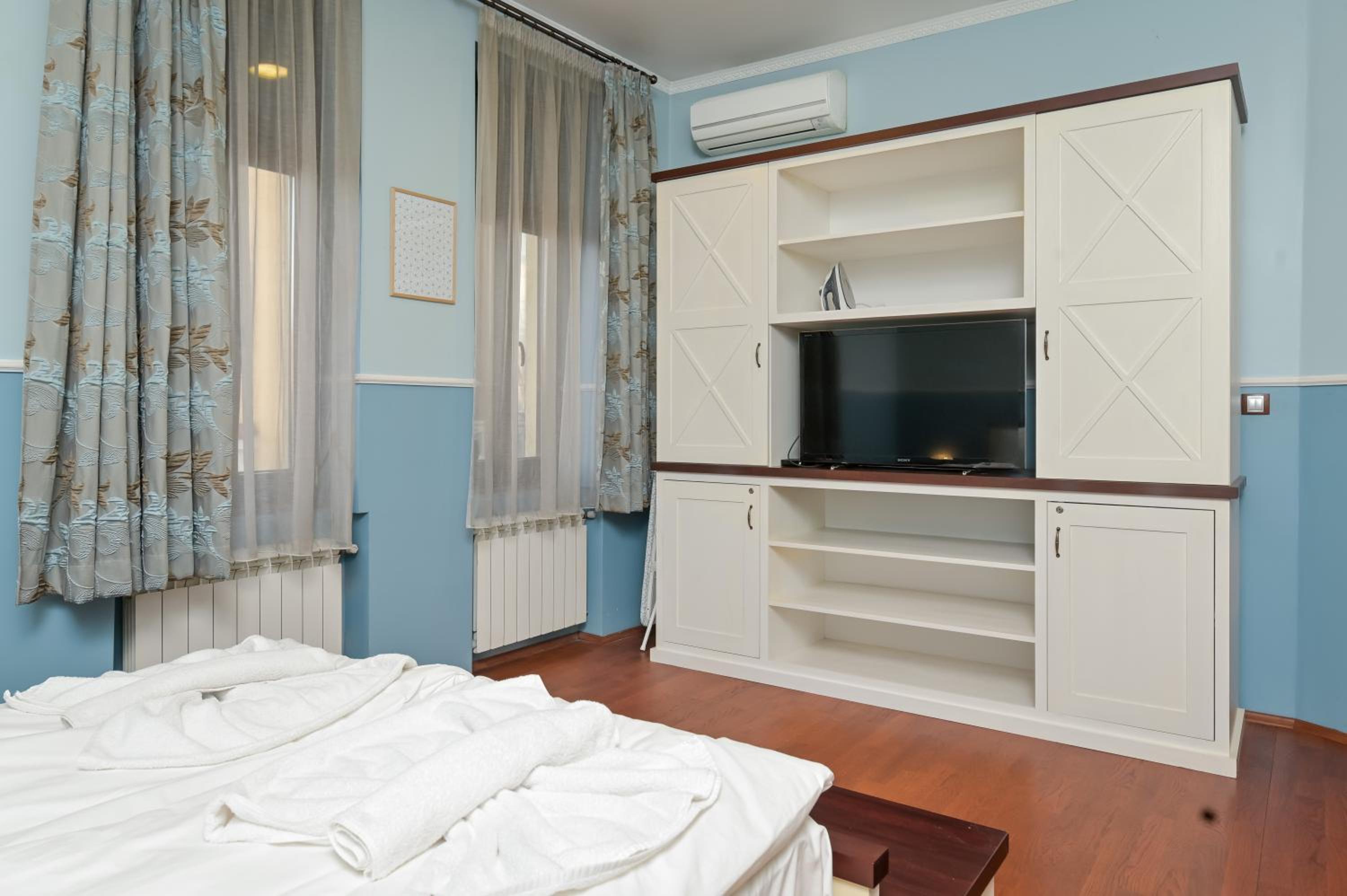 Colorful & Elegant 2BD Flat - Premium Central Stay by Flat Mаnager view 5