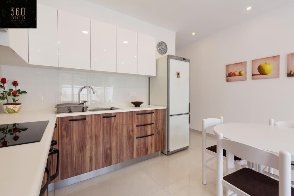 Comfy APT with Terrace, 5 mins to Sliema Ferries by 360 Estates view 5