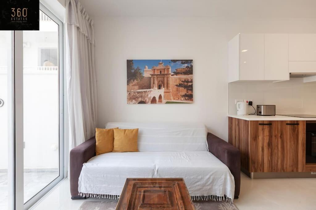 Comfy APT with Terrace, 5 mins to Sliema Ferries by 360 Estates view 4