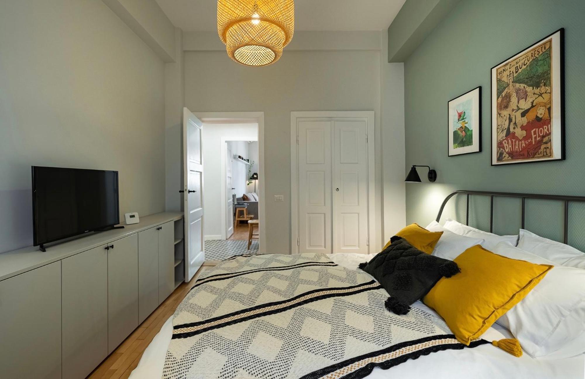 Bohemian Apartment in Old Town - Self Check-in view 4