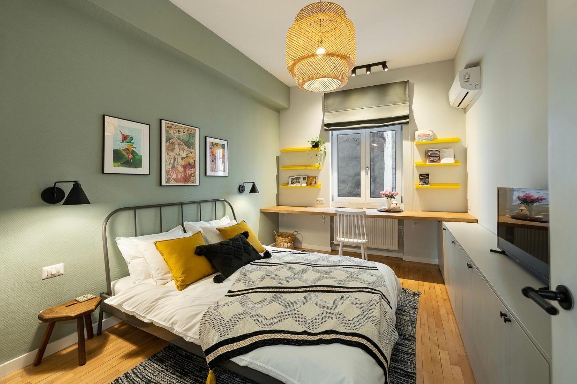 Bohemian Apartment in Old Town - Self Check-in view 2