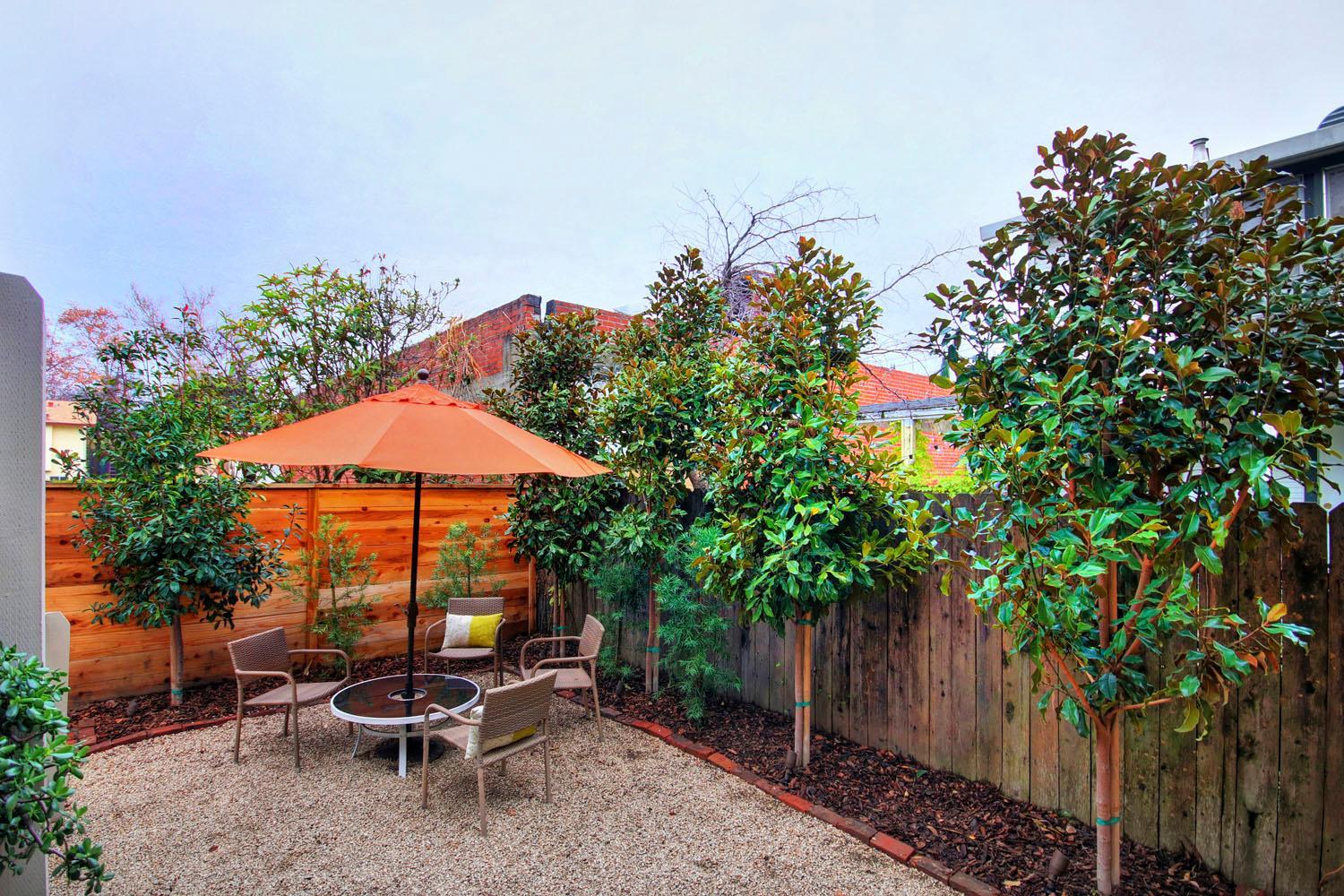 Charming 2Bed French Colonial Apartment in Desirable Midtown Sacramento view 5