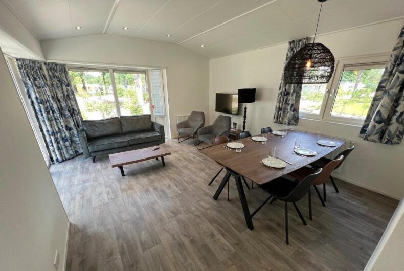 Luxe Chalet Inn Otterlo op de Veluwe aan het Water!