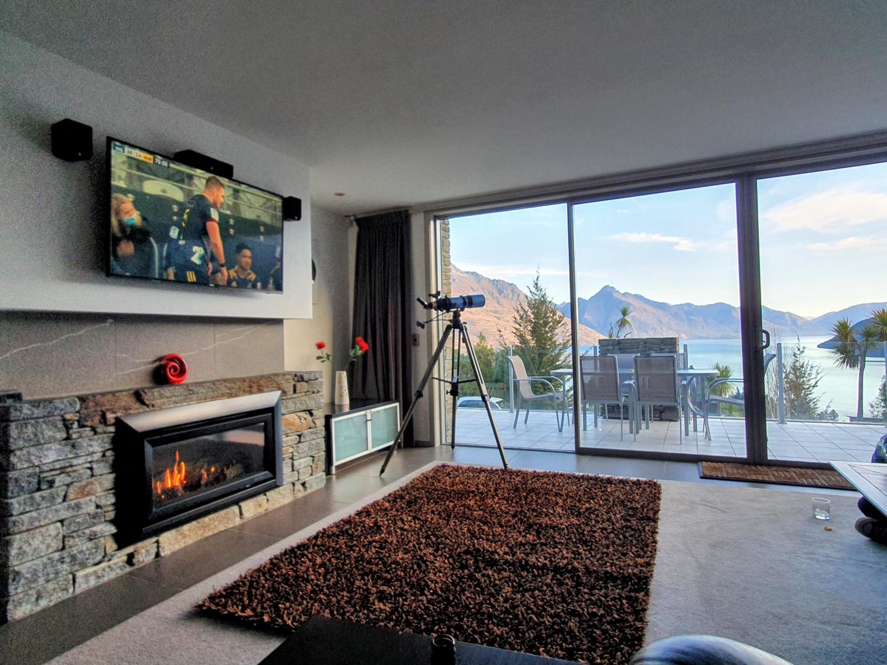 Downtown Queenstown Apartment view 4