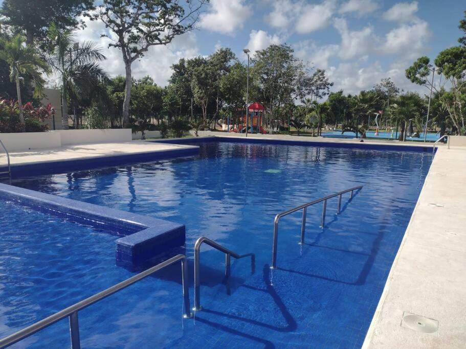 Casa inteligente en Cancún con alberca familiar