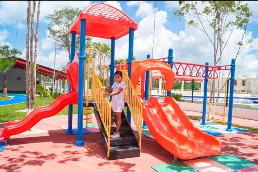 Casa inteligente en Cancún con alberca familiar