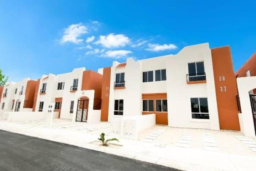 Casa inteligente en Cancún con alberca familiar