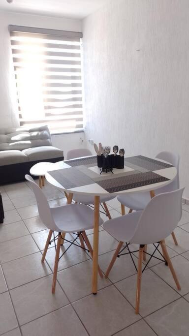 Casa inteligente en Cancún con alberca familiar