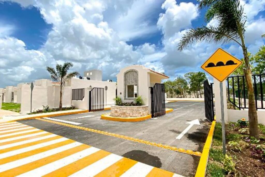 Casa inteligente en Cancún con alberca familiar