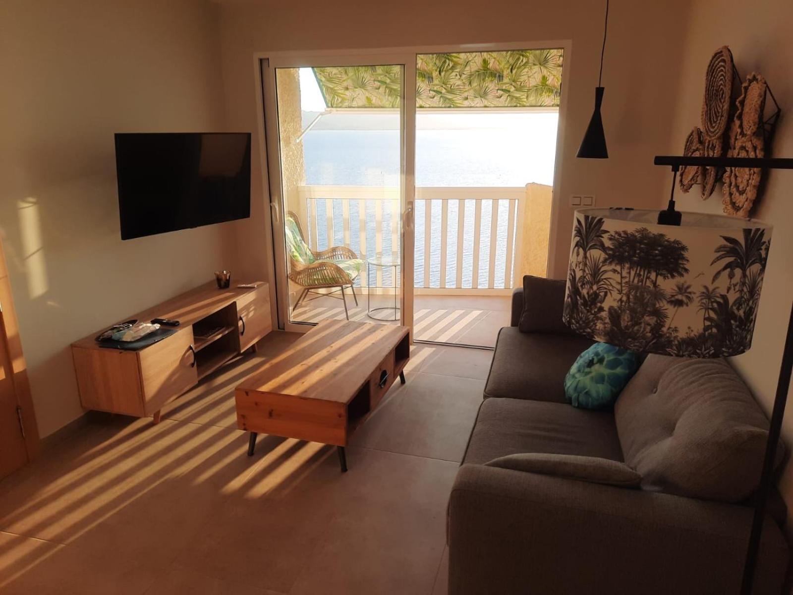 Precioso apartamento equipado en primera línea