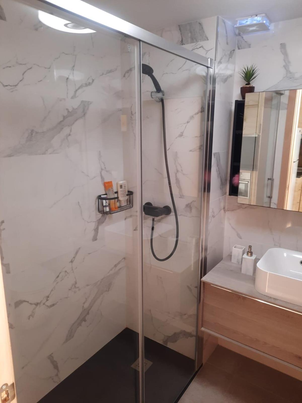 Precioso apartamento equipado en primera línea