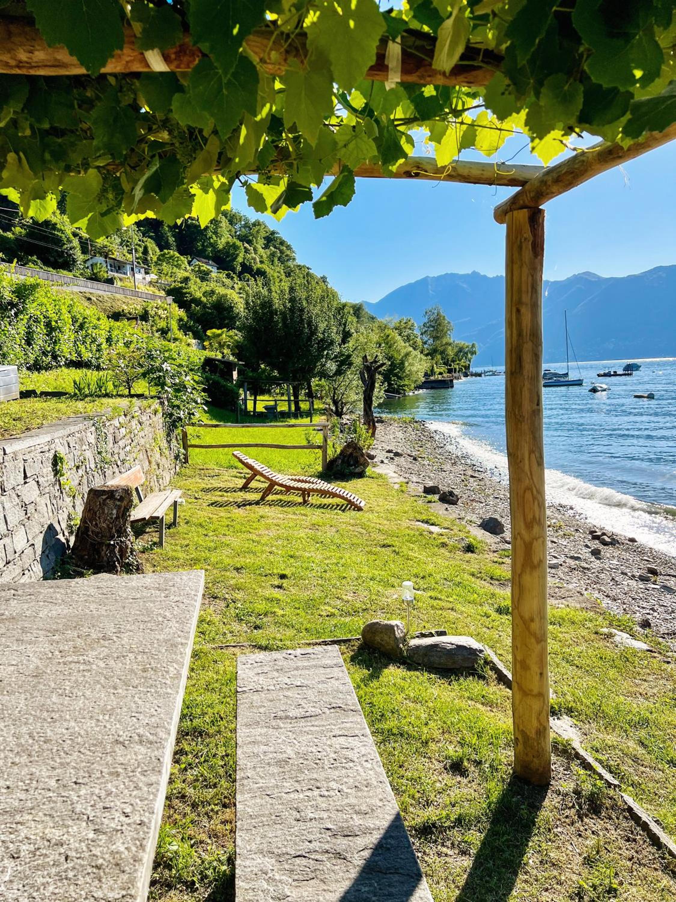 Boho Lake House - Private Beach 600m from the property - Free Parking - Home Cinema Room