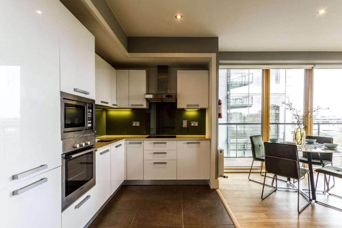 Private Room Available in Spacious High Rise Apartment with Park & City View