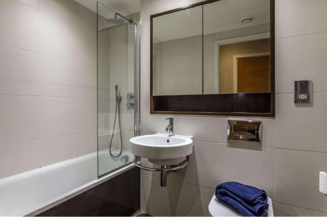 Private Room Available in Spacious High Rise Apartment with Park & City View