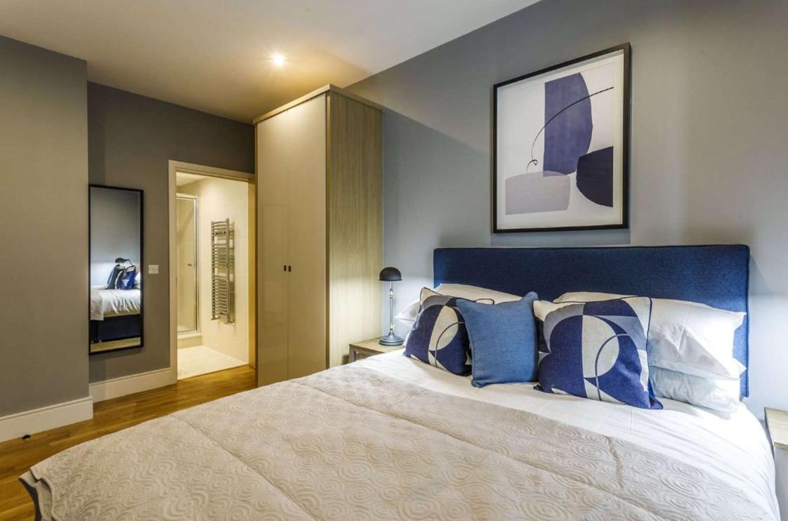 Private Room Available in Spacious High Rise Apartment with Park & City View