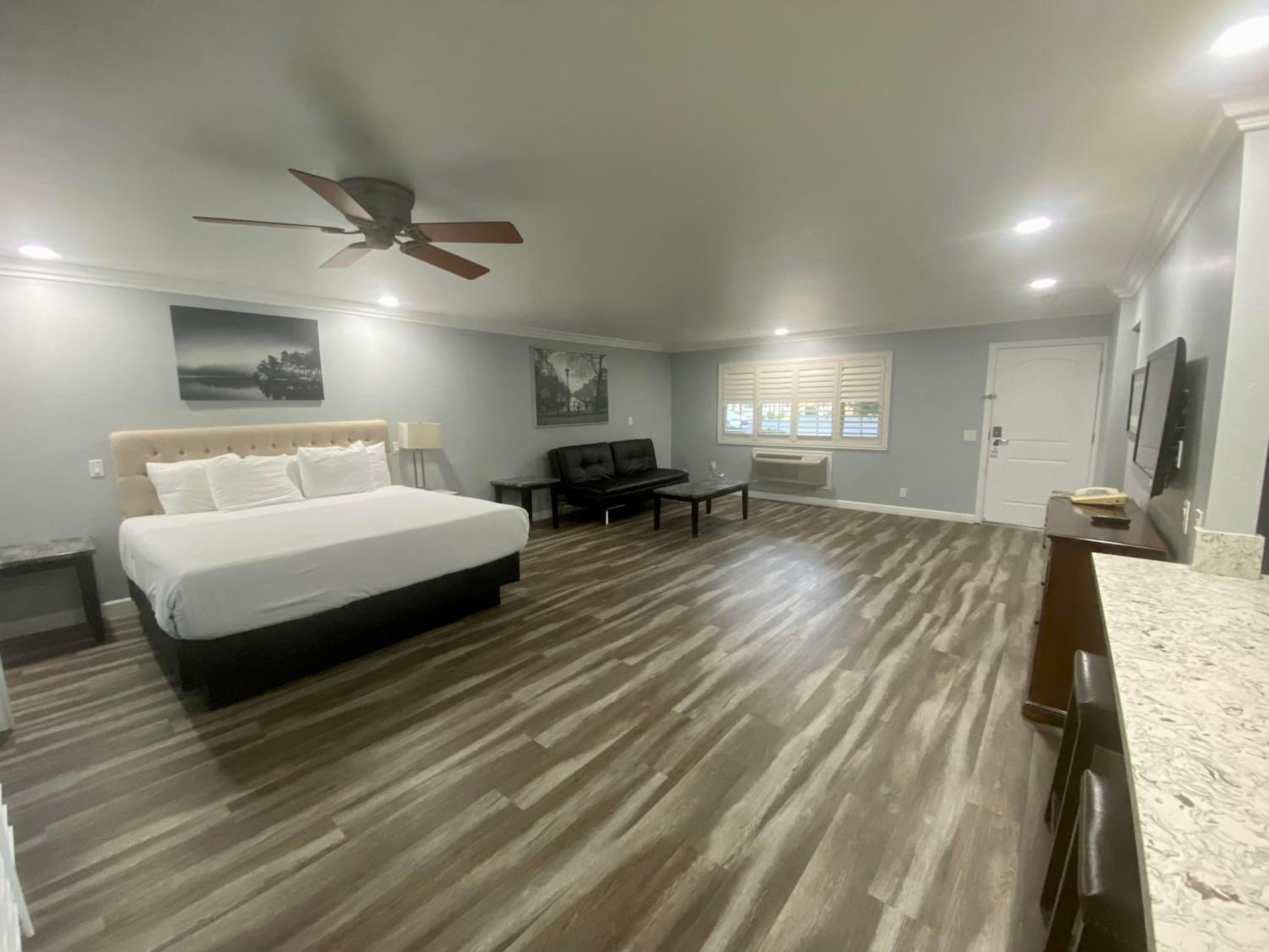 Lone Oak Lodge