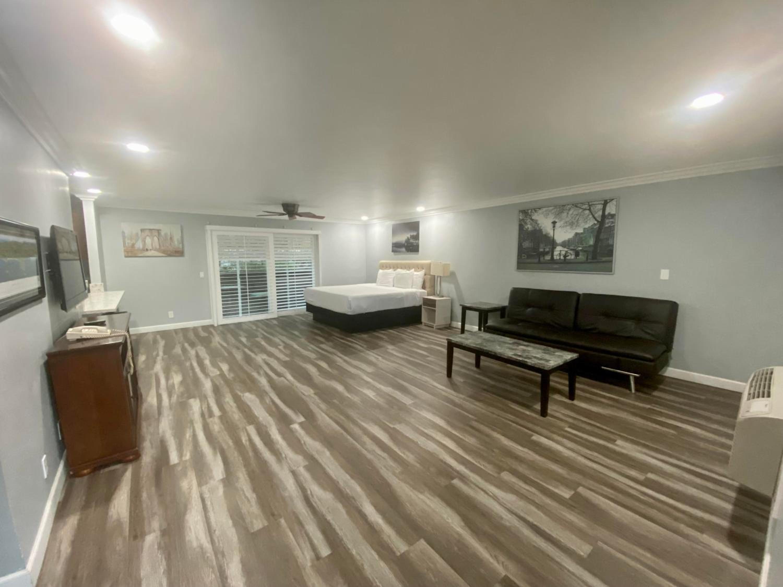Lone Oak Lodge