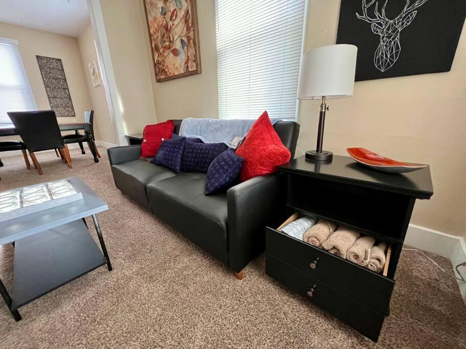 Cozy cottage in the heart of the big city- dog friendly view 5