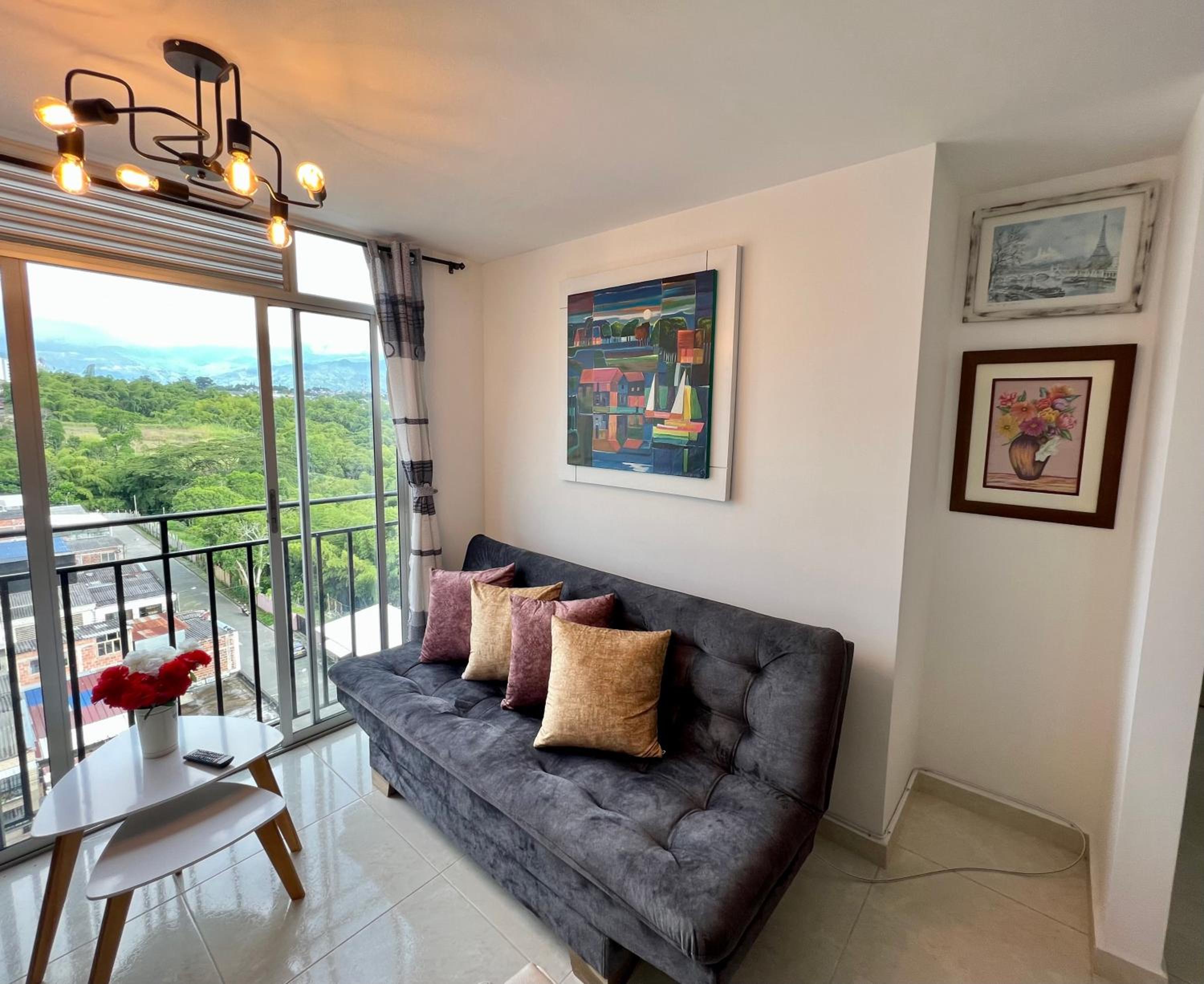 HERMOSO APTO CON VISTA a LAS MONTAÑAS DEL QUINDÍO CERCA de TODO