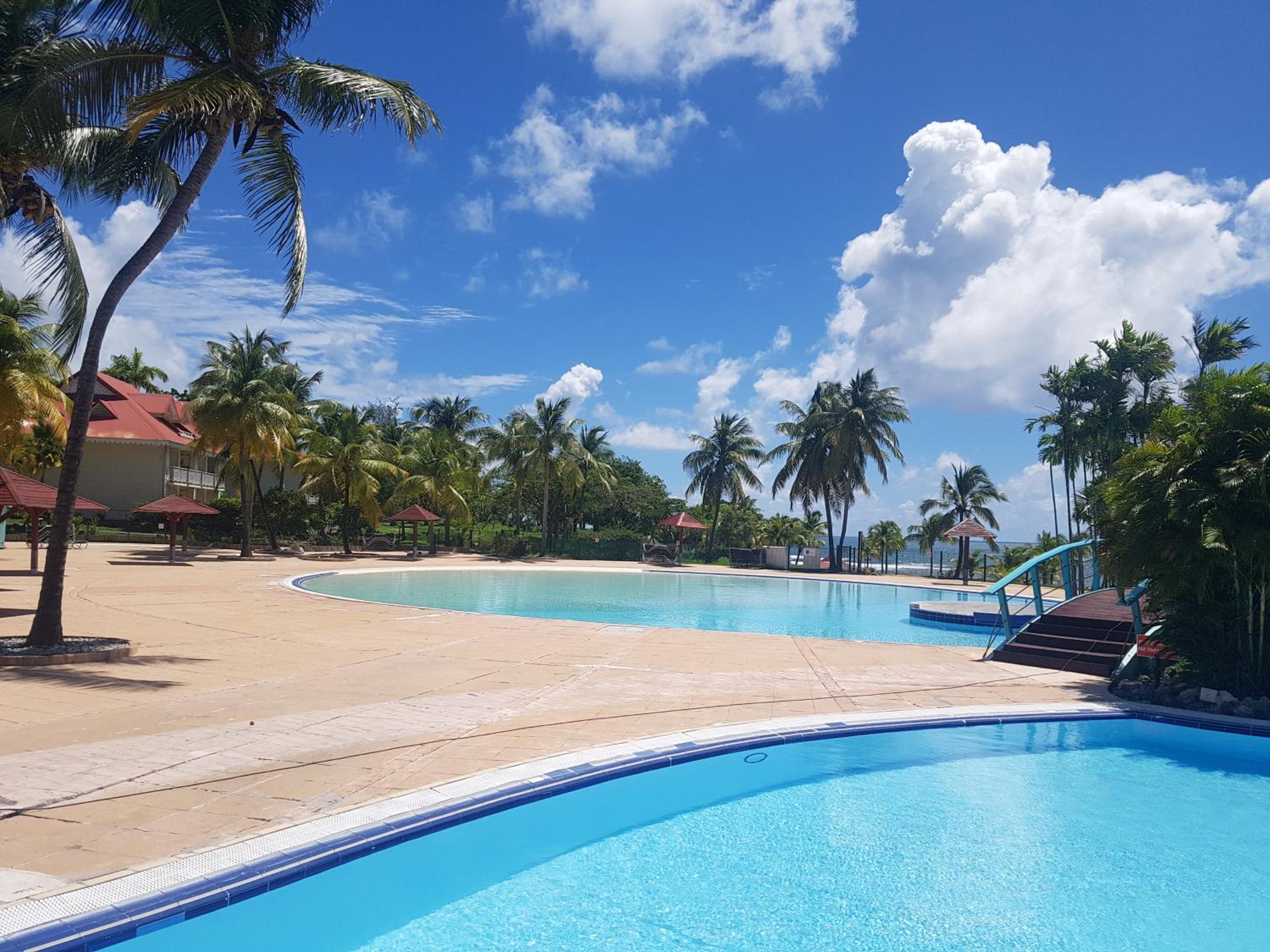 Caraïbes Apparts Resorts-Village vacance piscine 4 étoiles-Accès direct mer view 3