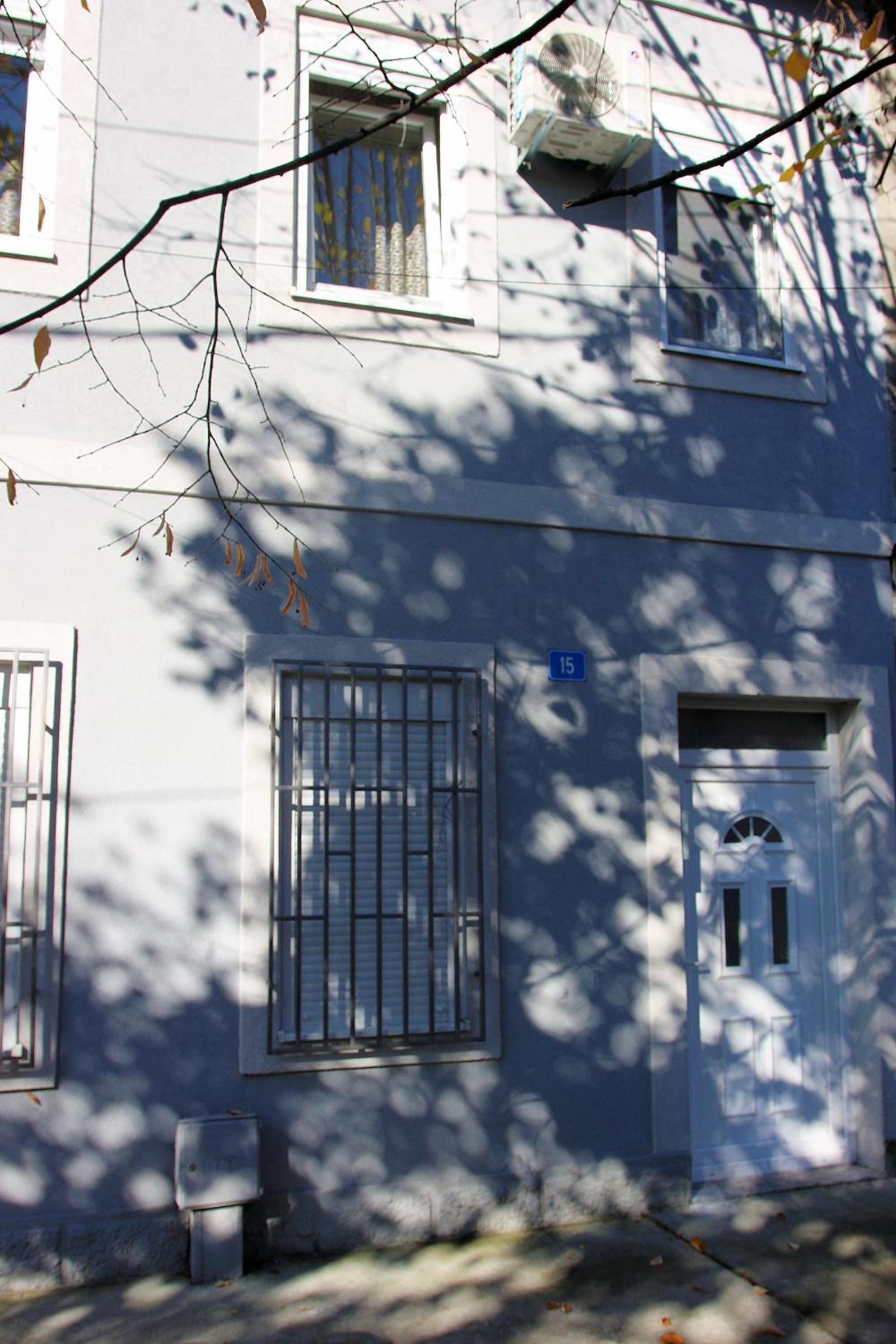 Apartmani 15 view 2