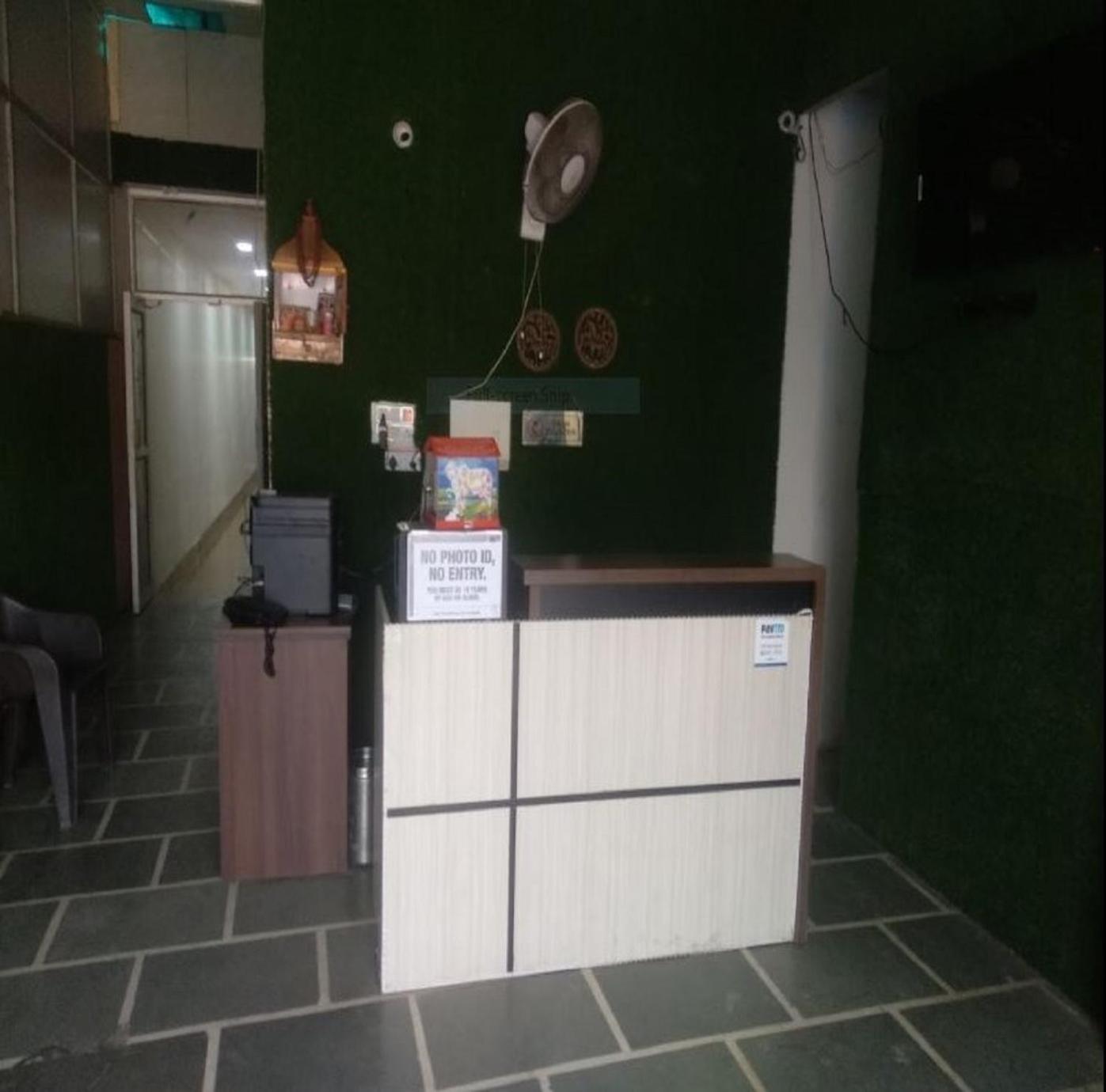 Lobby & Reception