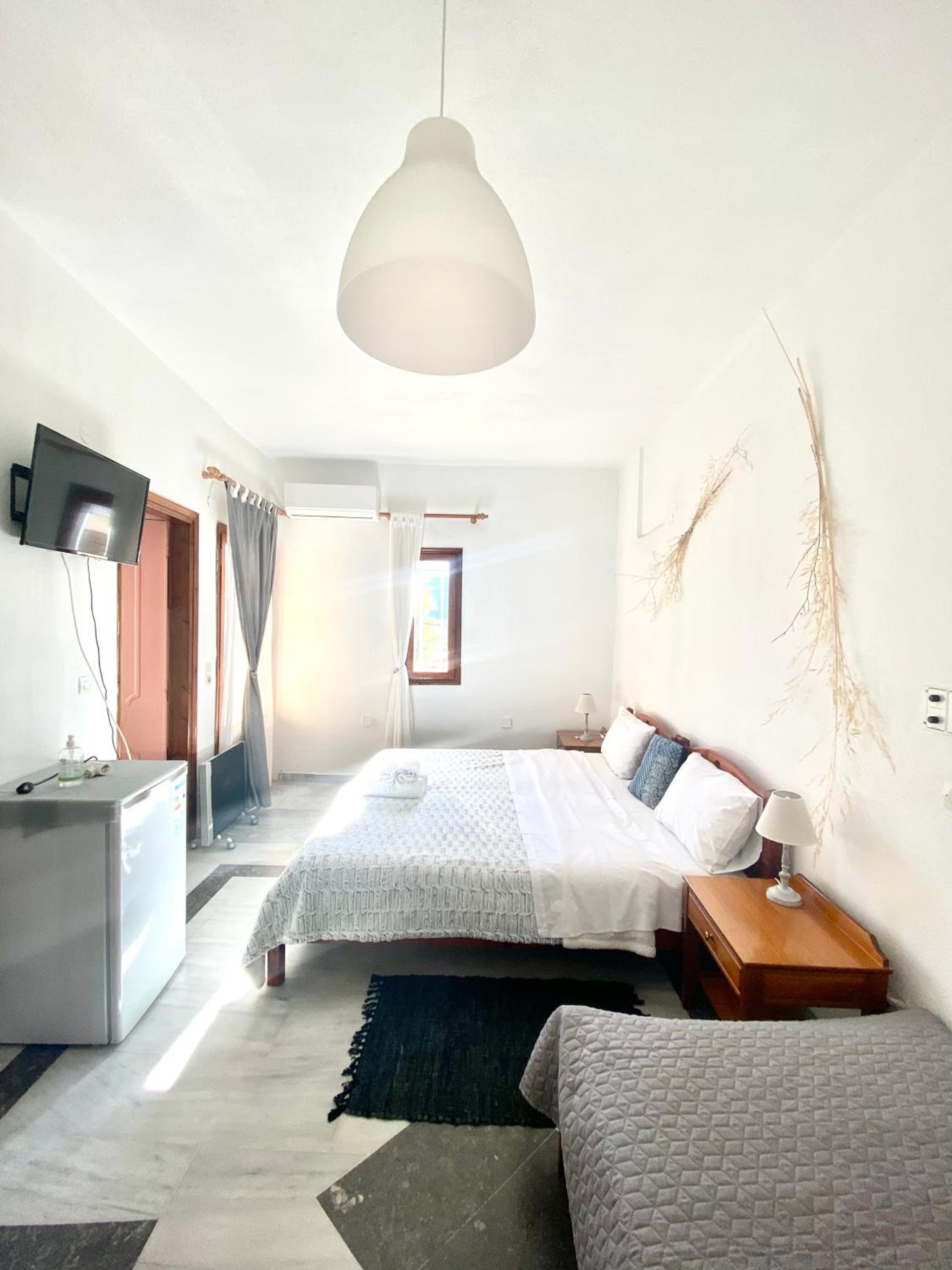 Costas Inn