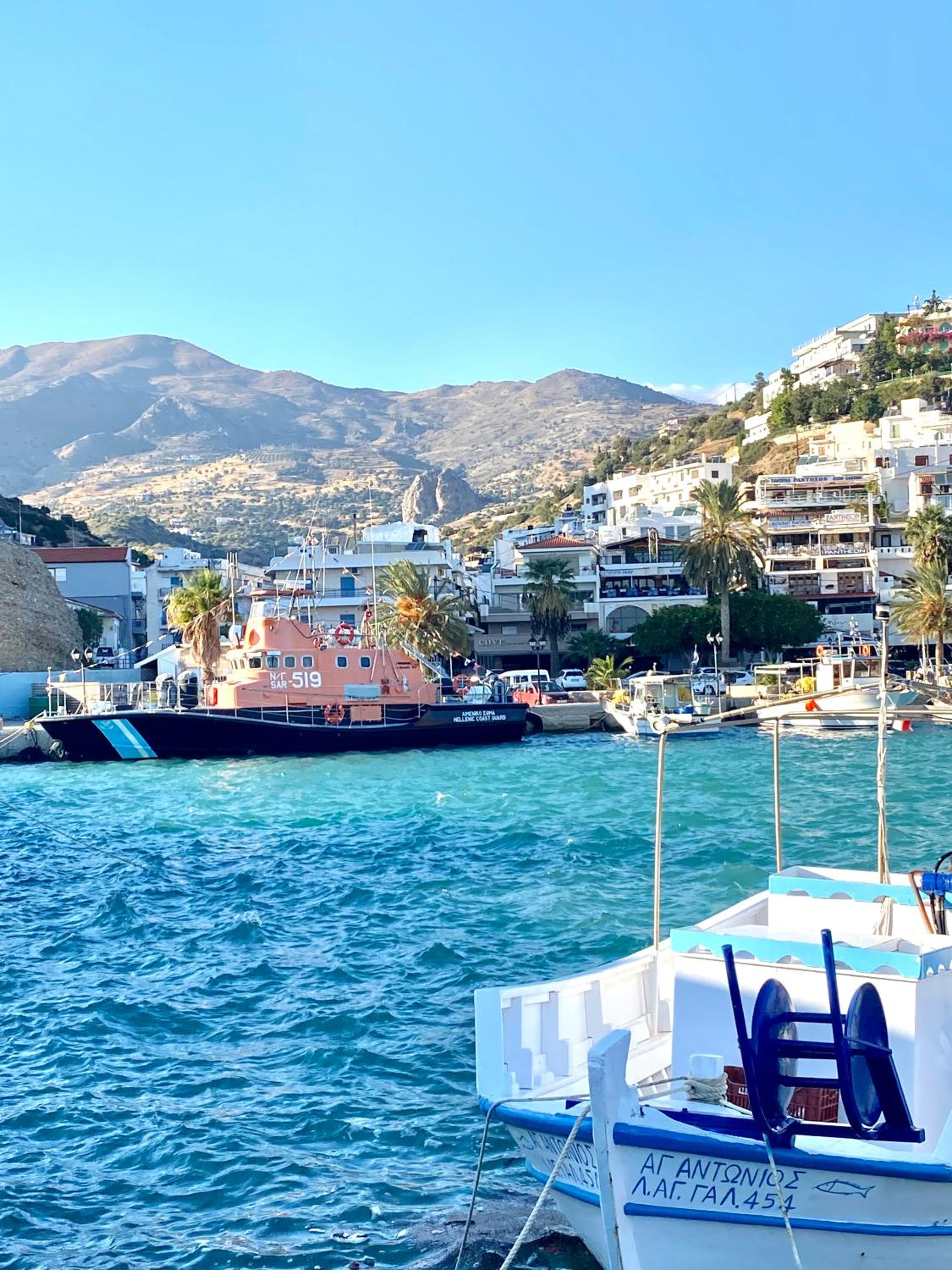 Costas Inn