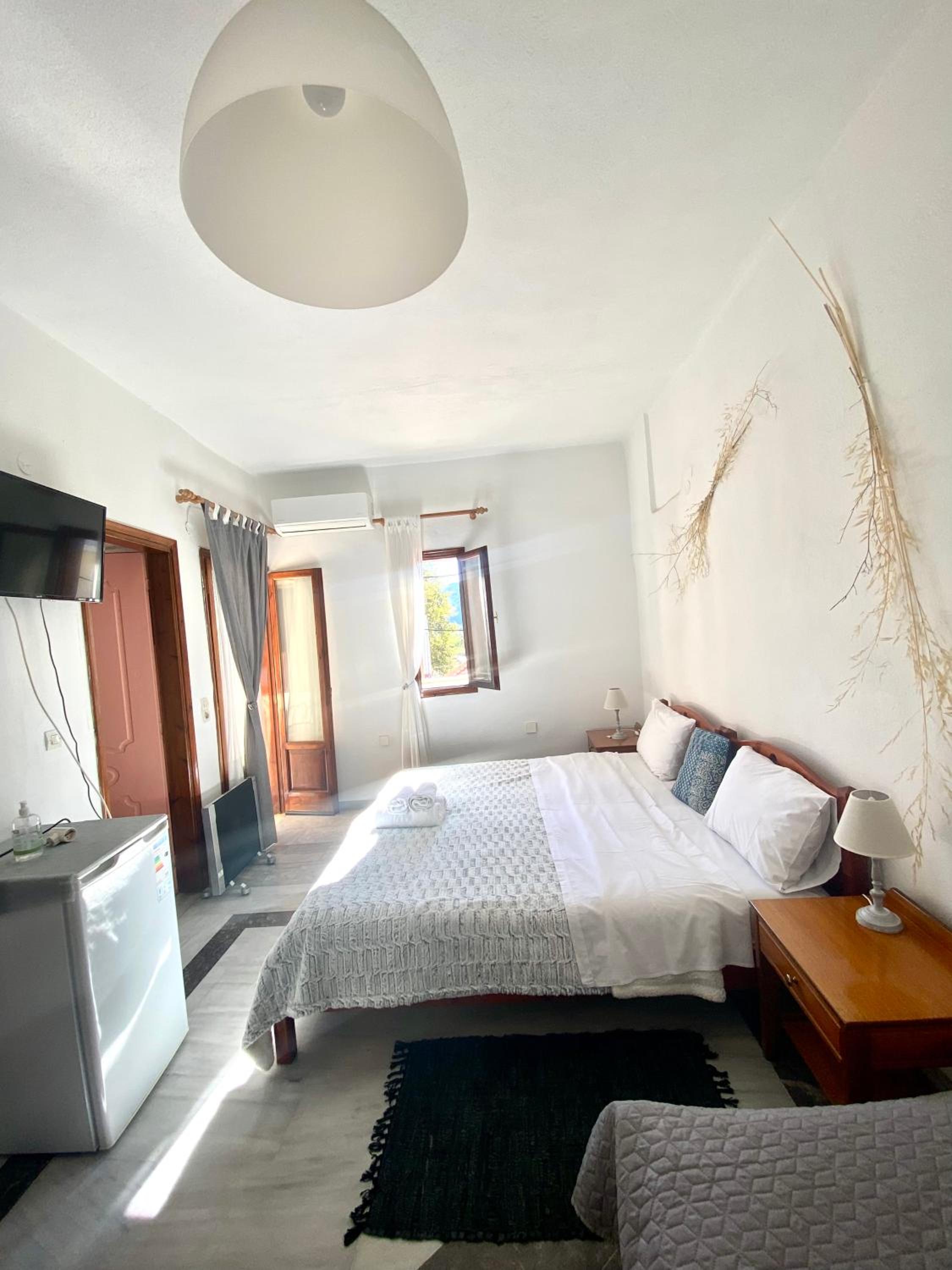 Costas Inn