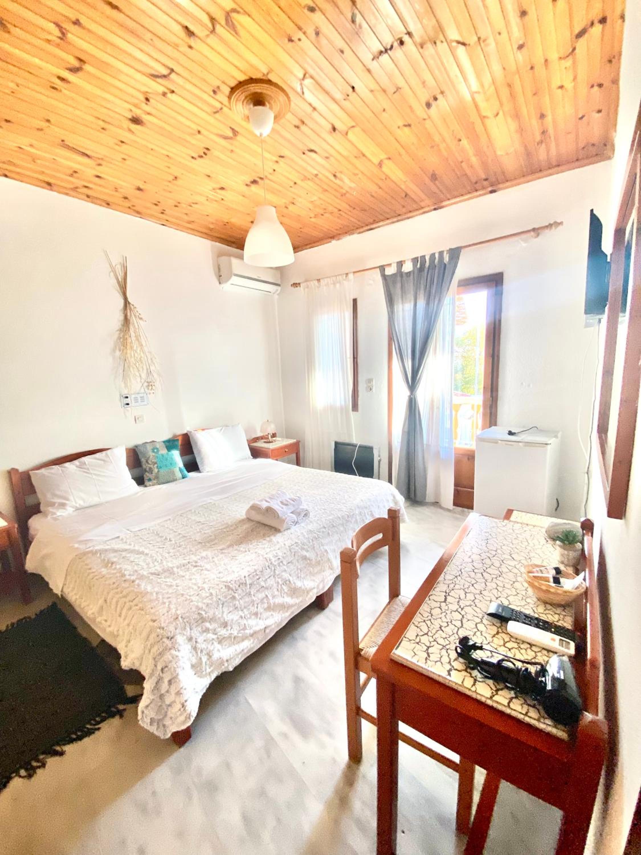 Costas Inn