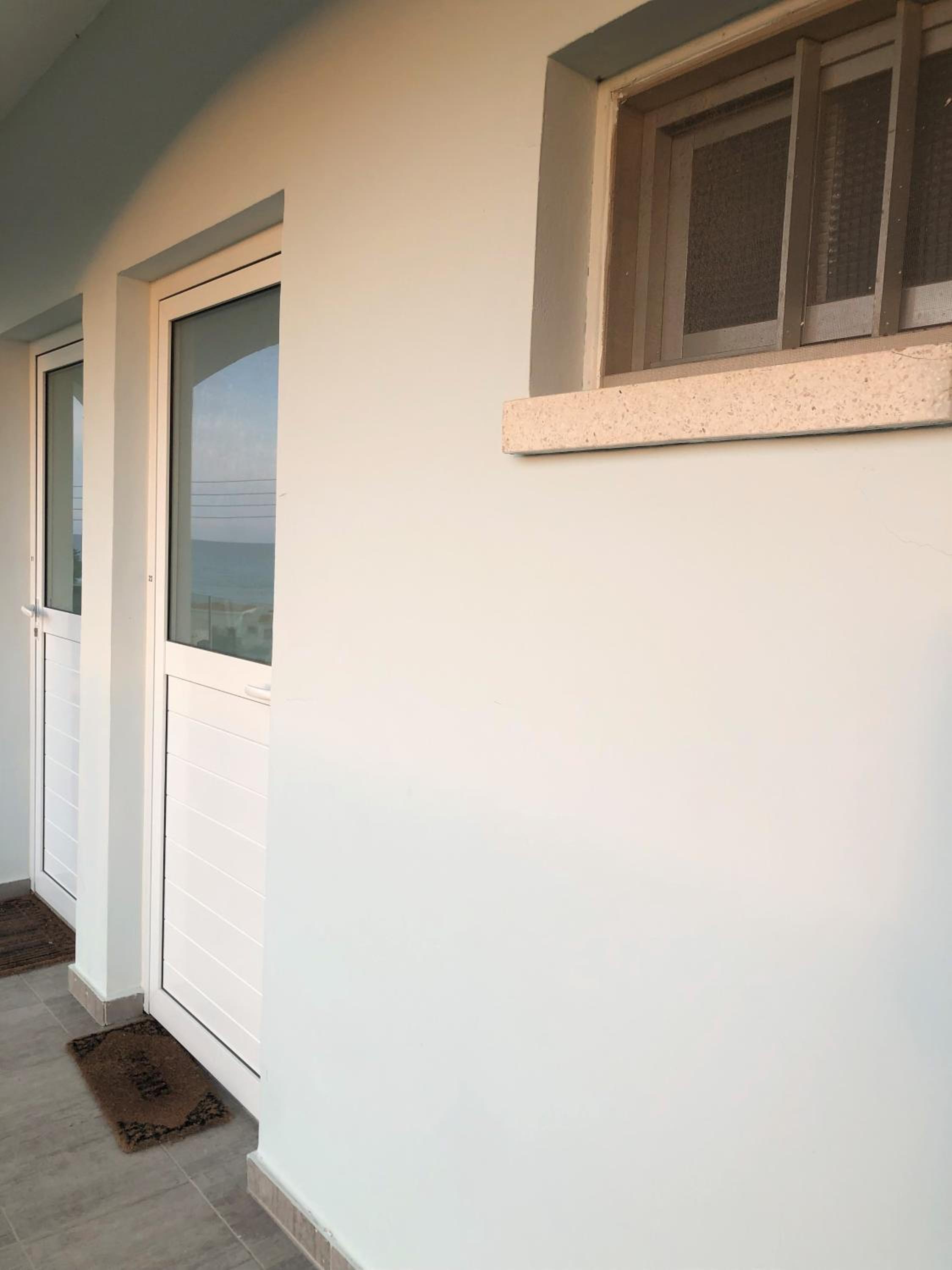 White House studio with sea view and parking