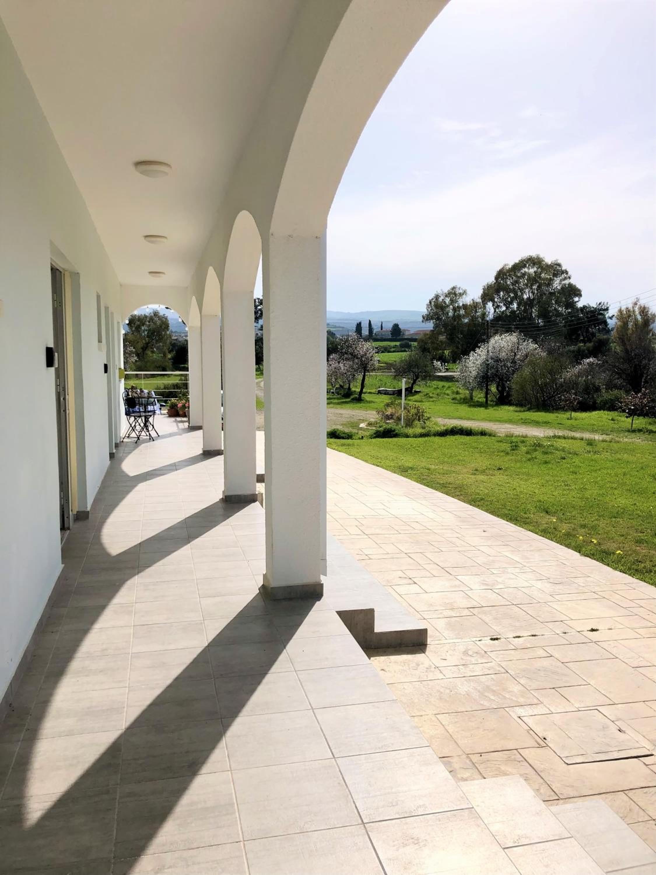 White House studio with sea view and parking
