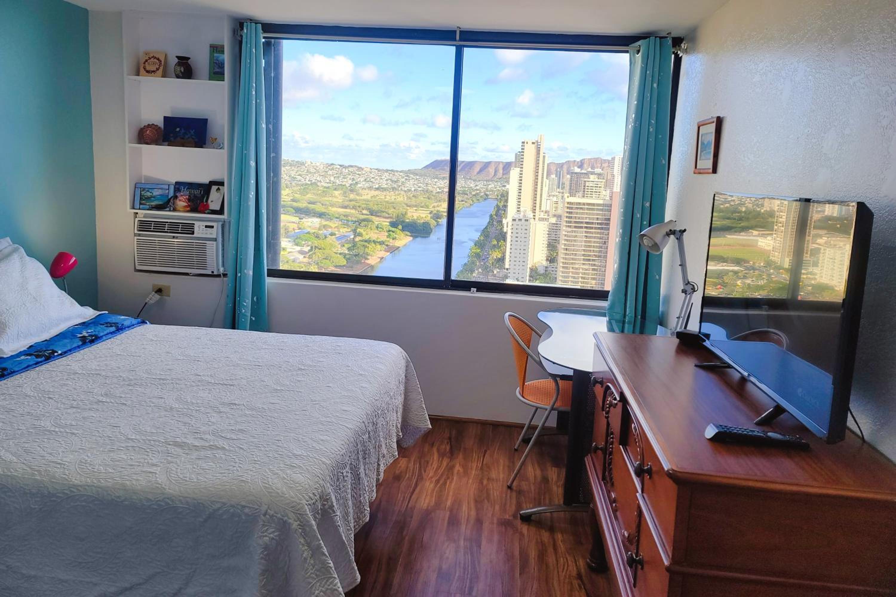 Waikiki Condo High Floor Views Beaches Convention Center