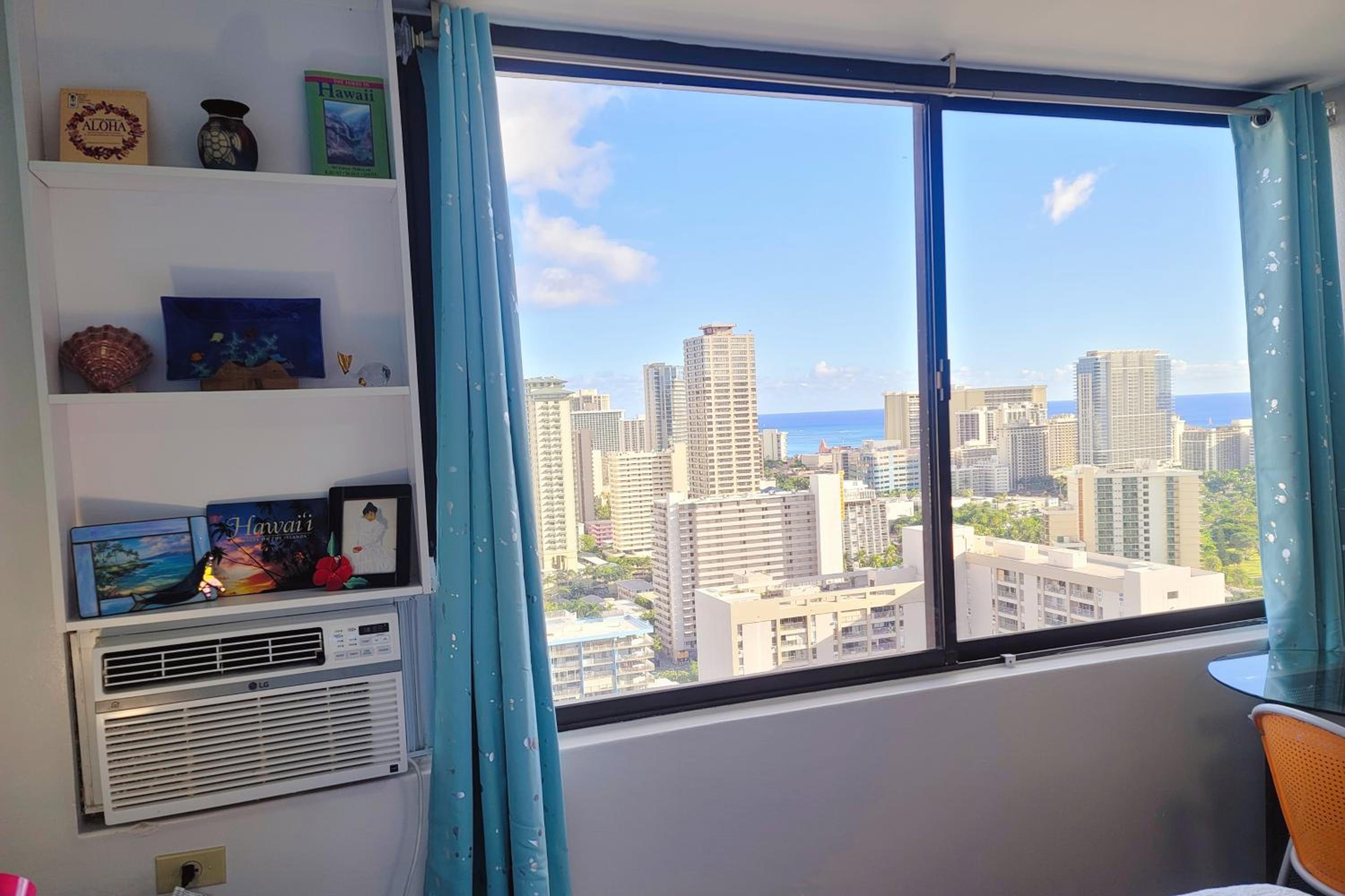 Waikiki Condo High Floor Views Beaches Convention Center