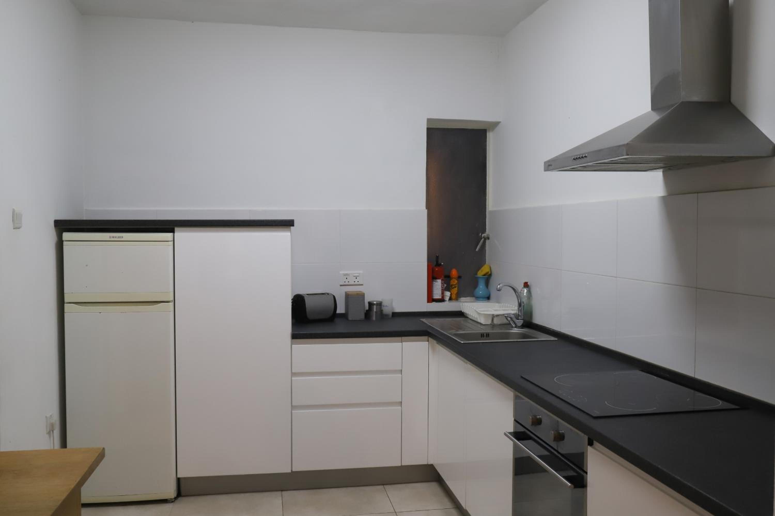 Newly listed 3 bedroom apt in st Julians photo 4