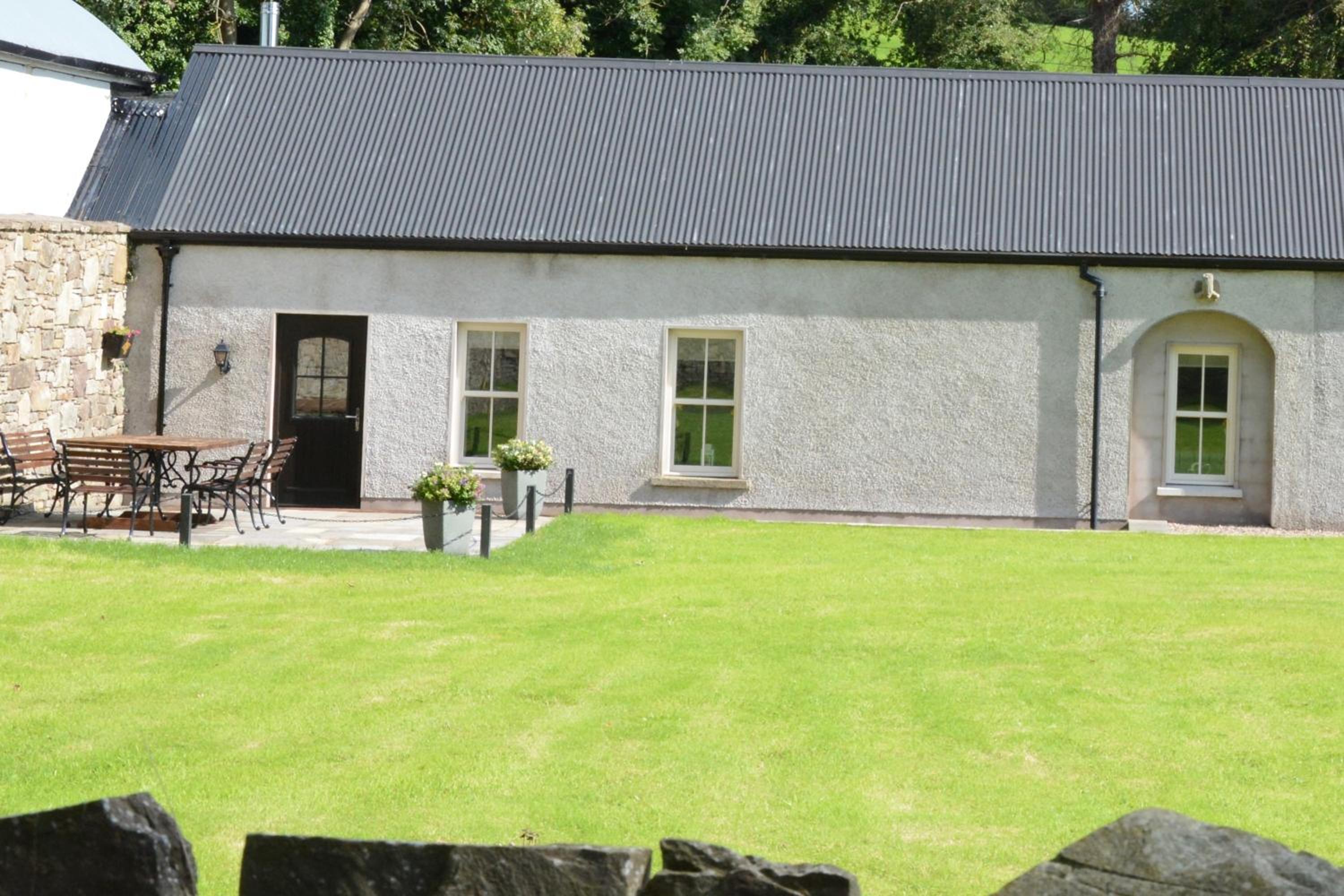 Hotel Rectory Cottage. Close to Enniskillen and lakes. - Image 1