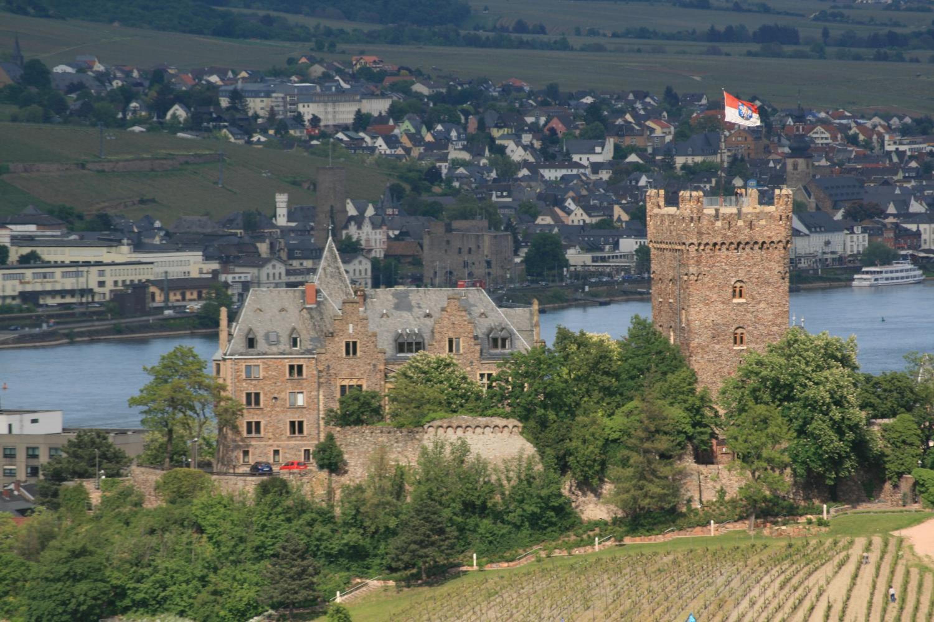 Helle FEWO, 60 qm, Souterrain, eigener Eingang, Rhein und Nahe