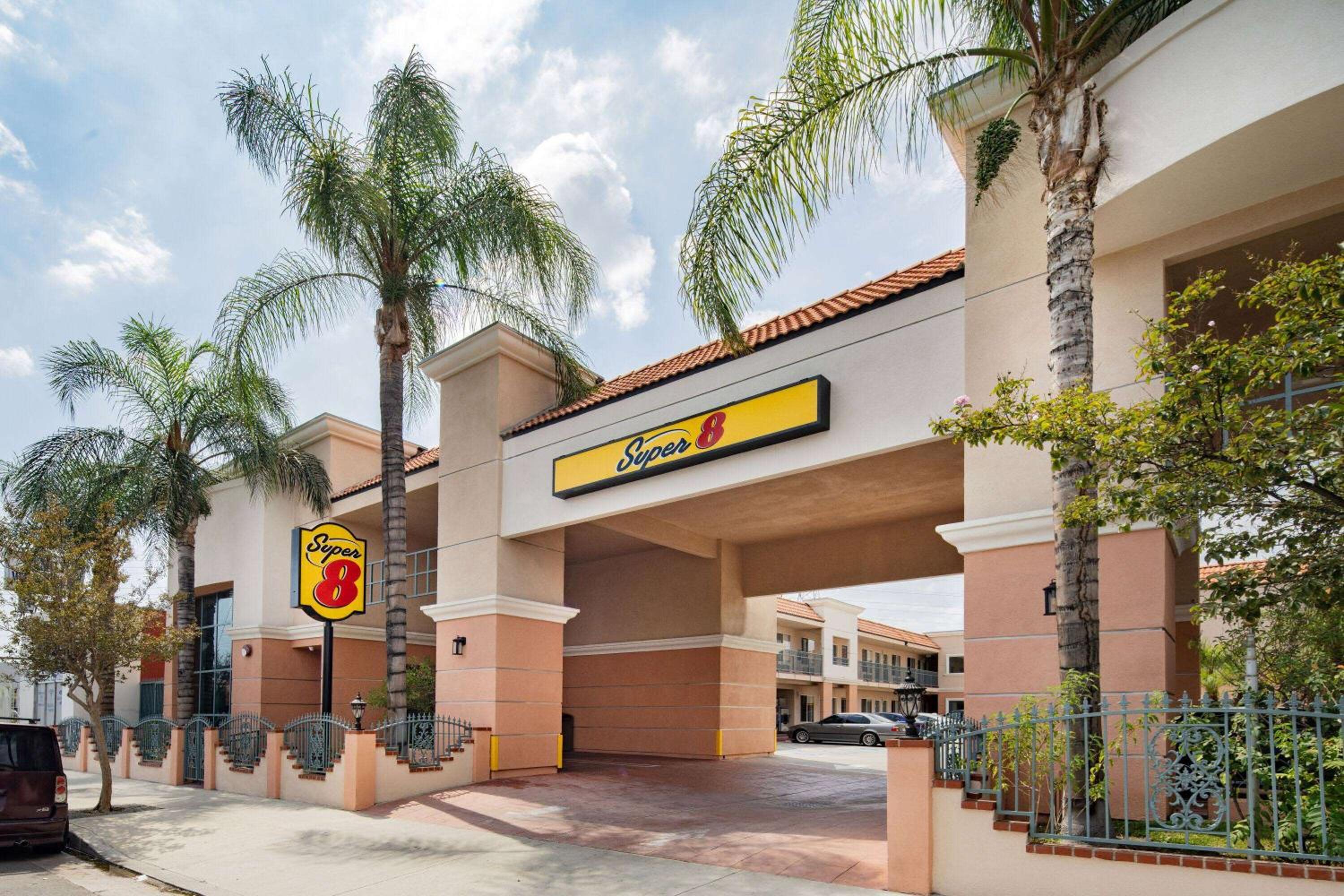 North Hollywood Vacations - Super 8 by Wyndham North Hollywood - Property Image 26
