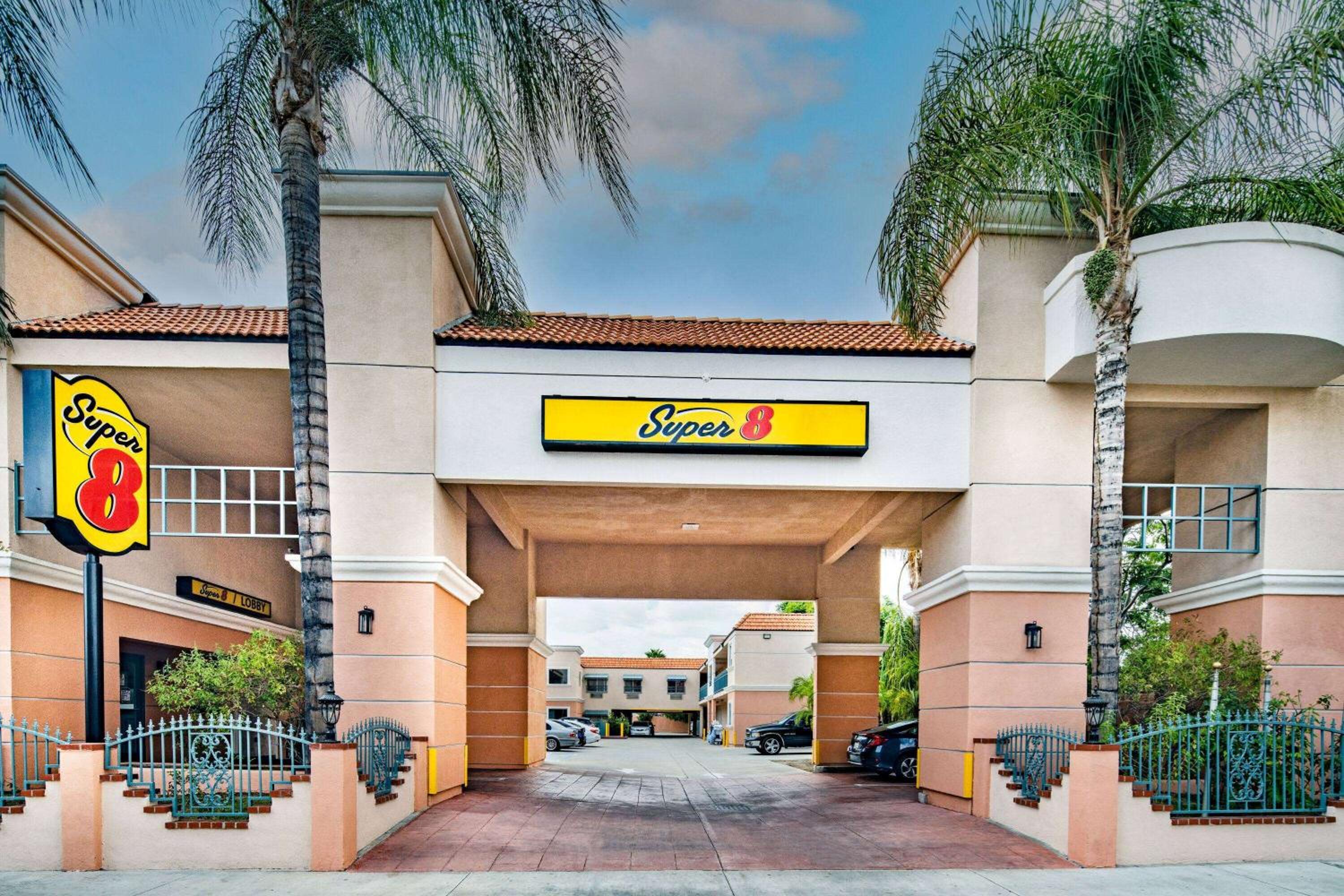 North Hollywood Vacations - Super 8 by Wyndham North Hollywood - Property Image 30