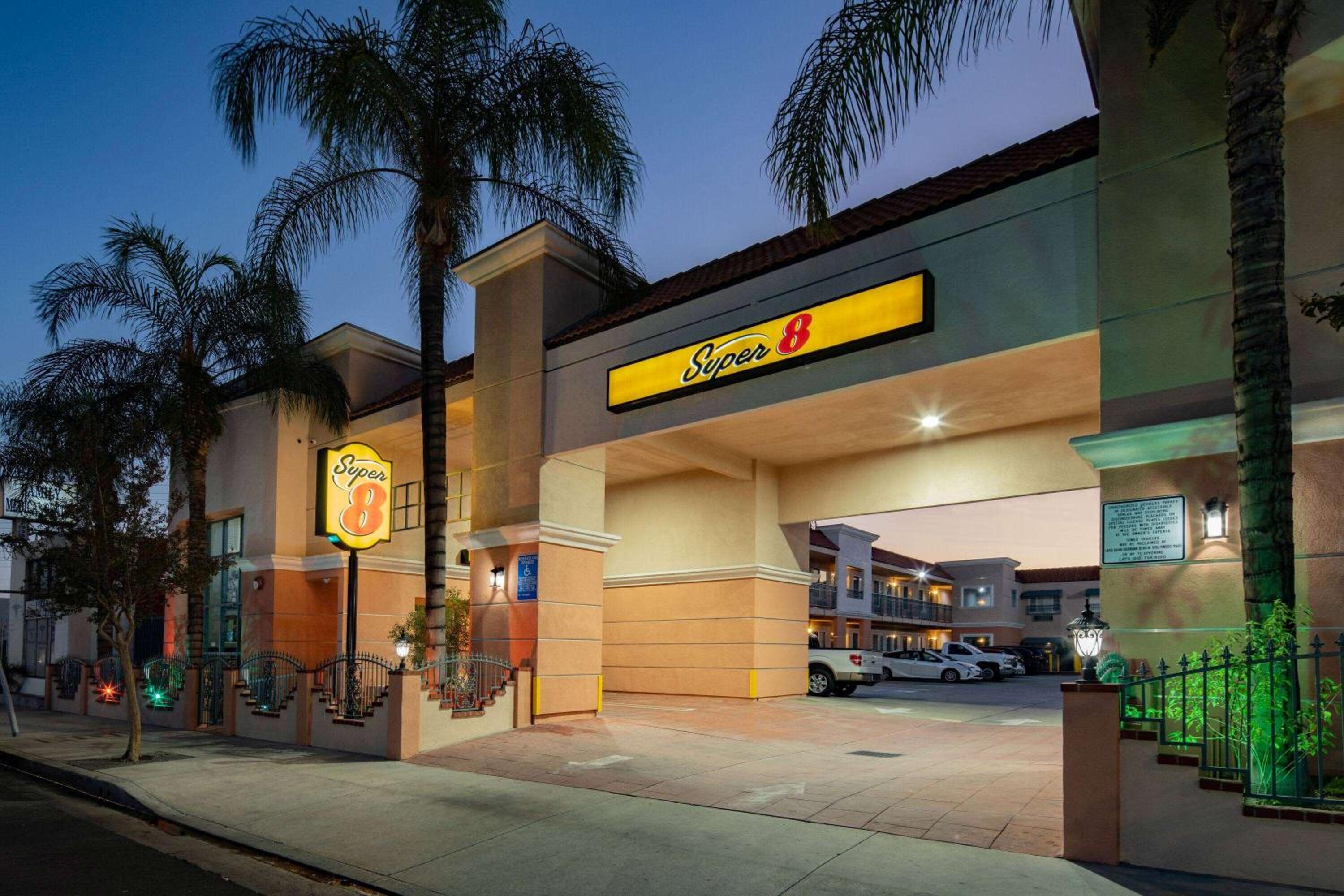 North Hollywood Vacations - Super 8 by Wyndham North Hollywood - Property Image 29
