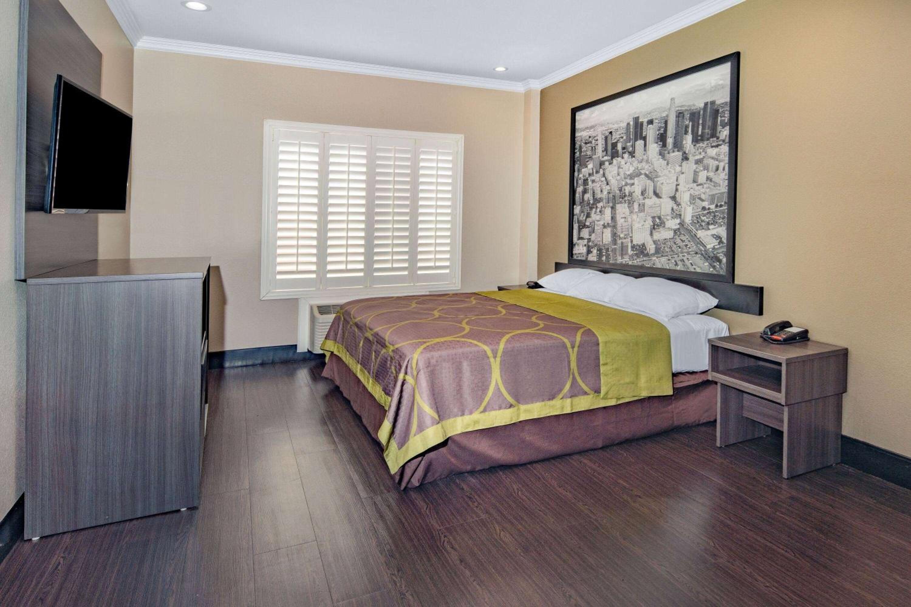 North Hollywood Vacations - Super 8 by Wyndham North Hollywood - Property Image 23