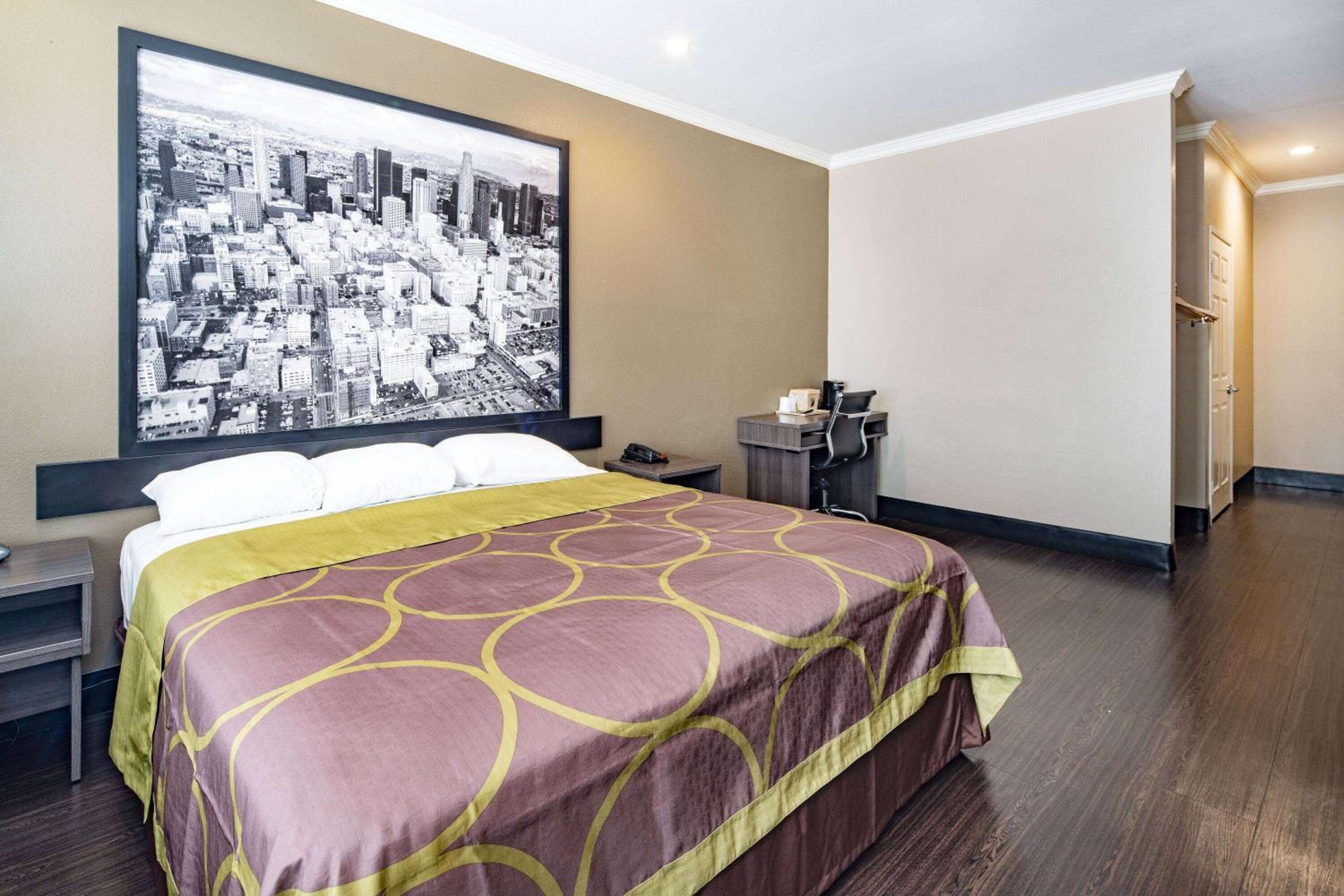 North Hollywood Vacations - Super 8 by Wyndham North Hollywood - Property Image 21