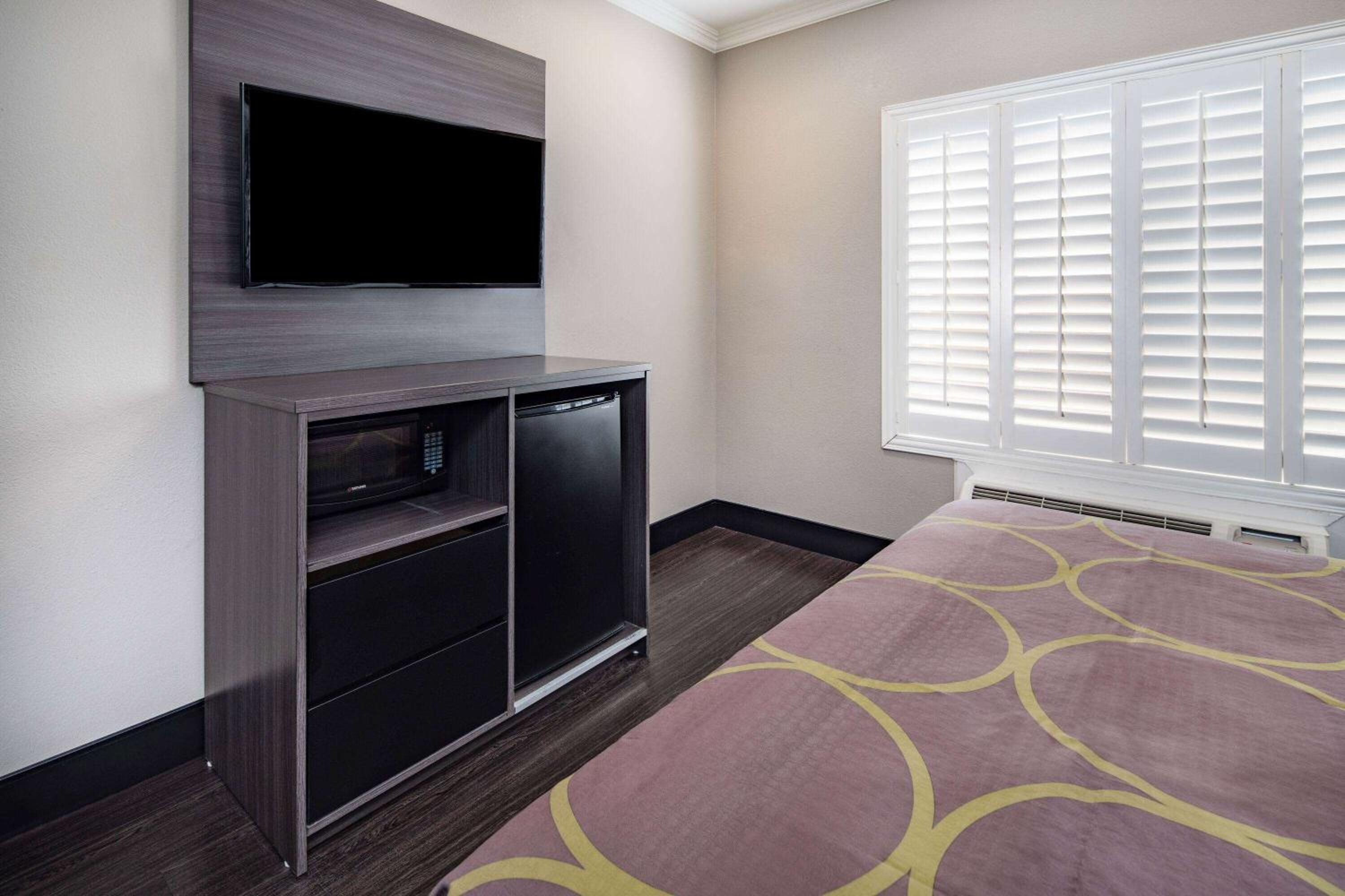 North Hollywood Vacations - Super 8 by Wyndham North Hollywood - Property Image 20