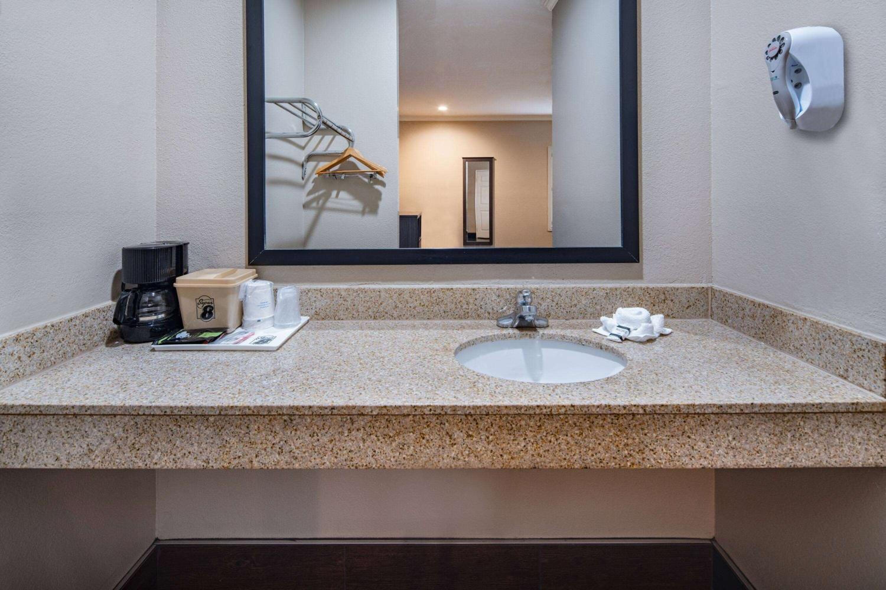 North Hollywood Vacations - Super 8 by Wyndham North Hollywood - Property Image 19