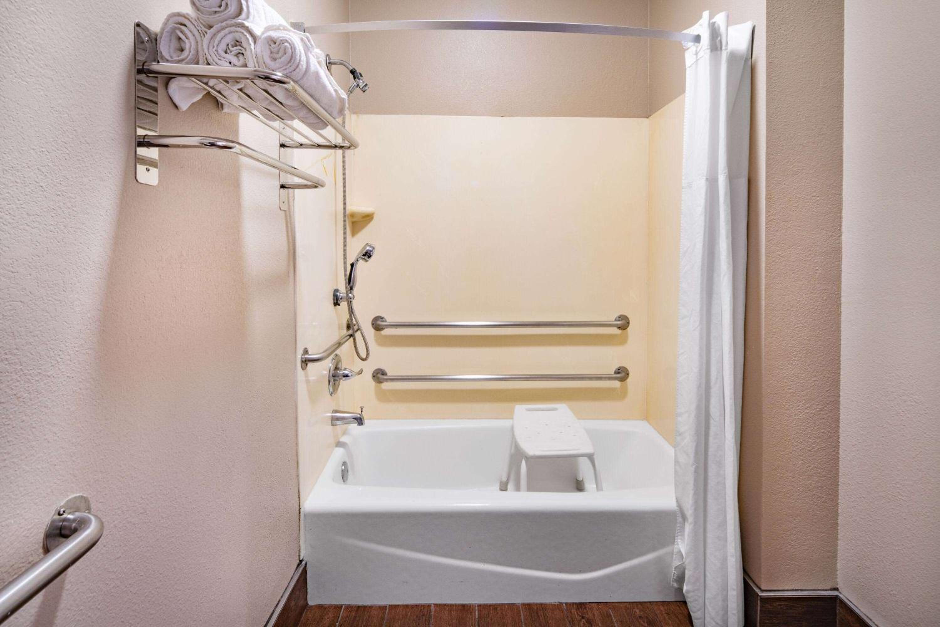North Hollywood Vacations - Super 8 by Wyndham North Hollywood - Property Image 18