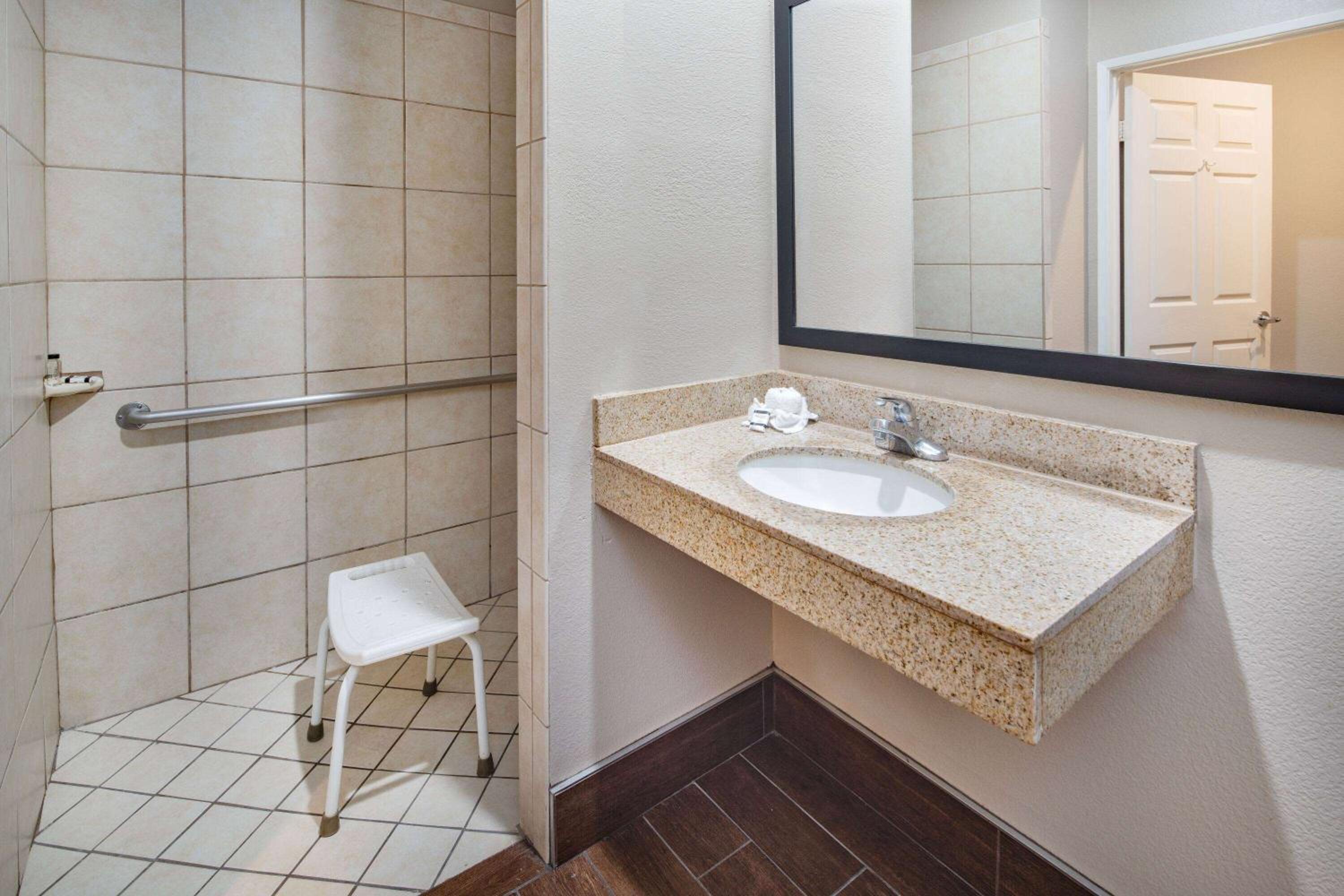 North Hollywood Vacations - Super 8 by Wyndham North Hollywood - Property Image 17