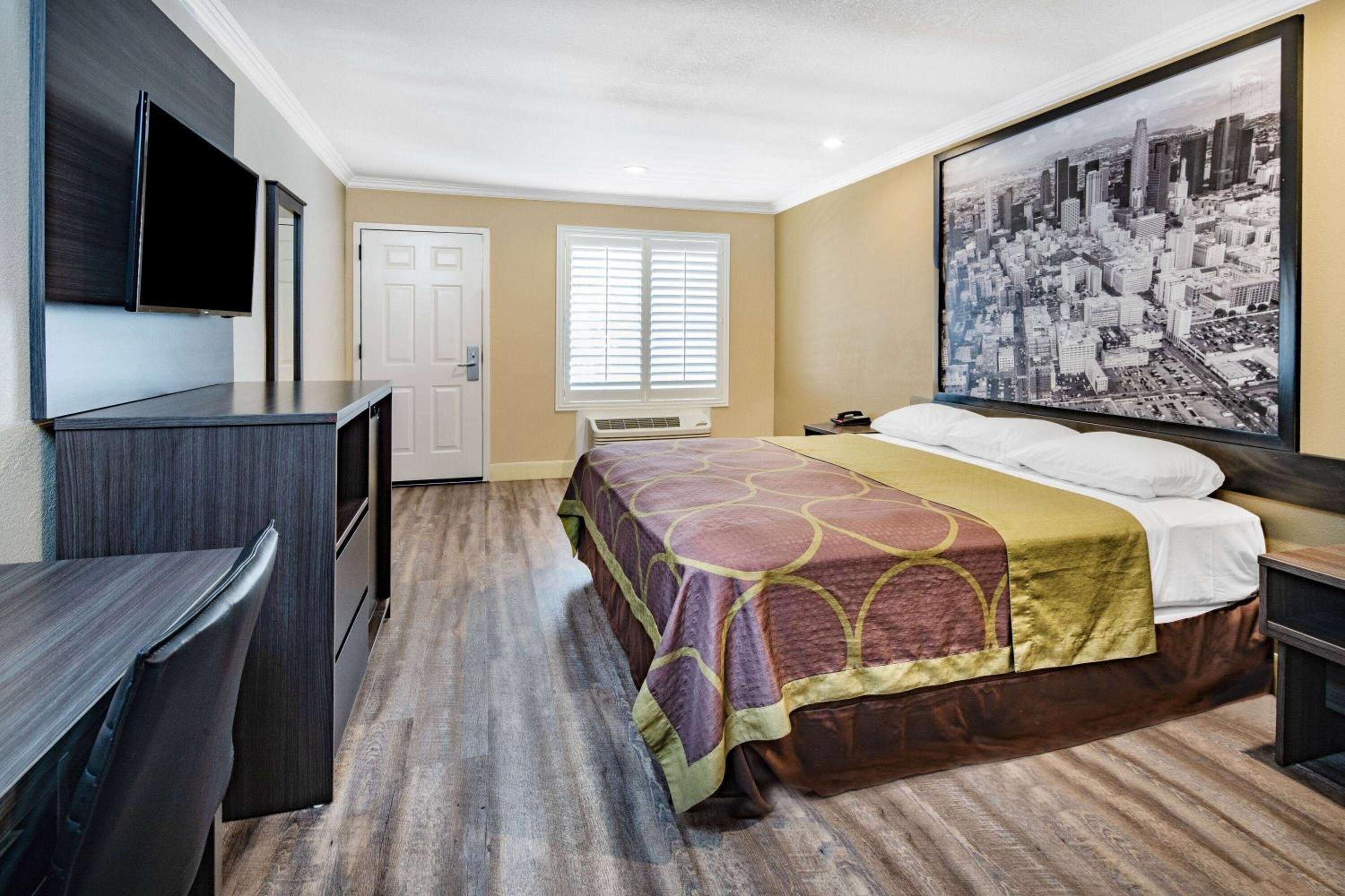 North Hollywood Vacations - Super 8 by Wyndham North Hollywood - Property Image 2