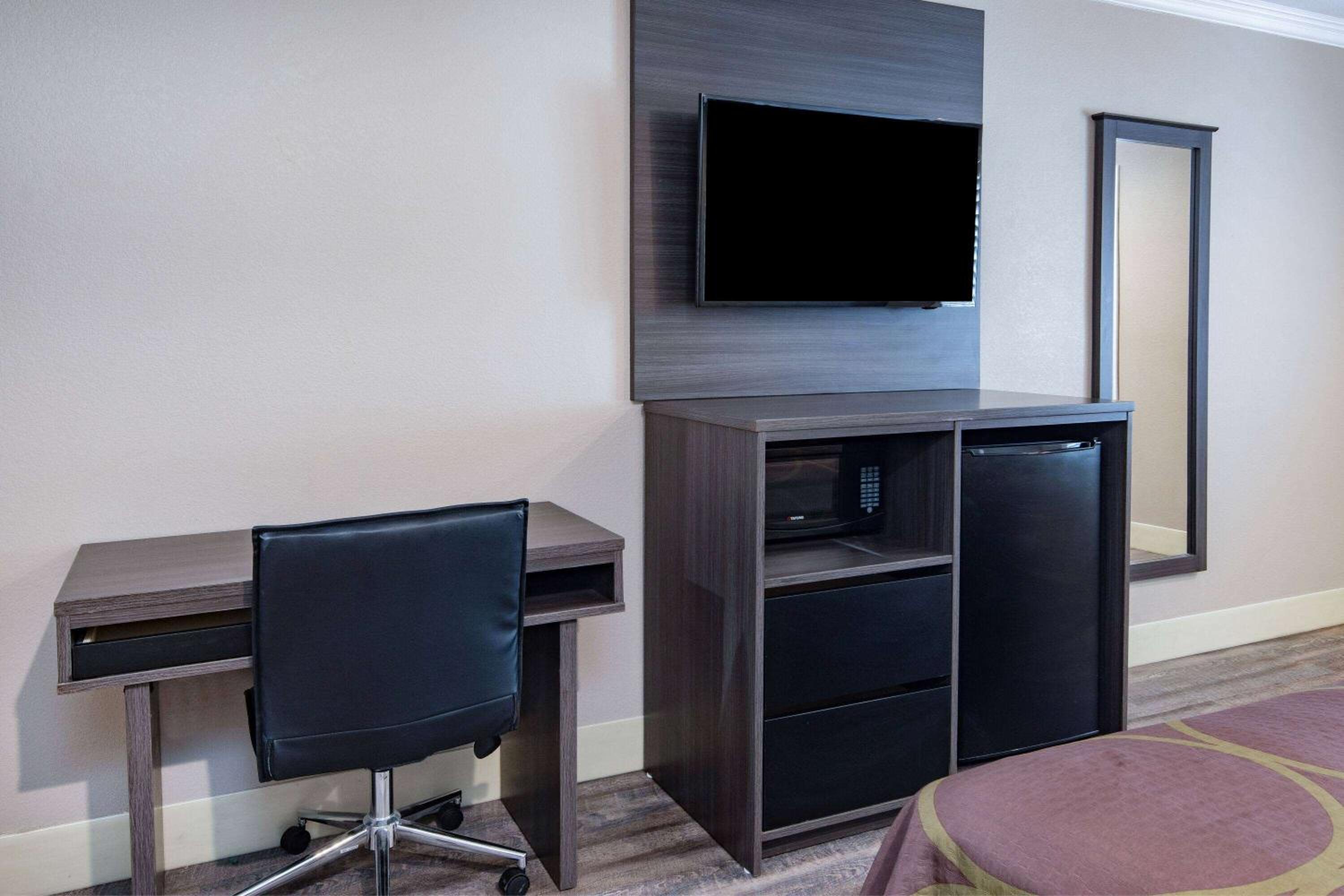 North Hollywood Vacations - Super 8 by Wyndham North Hollywood - Property Image 14