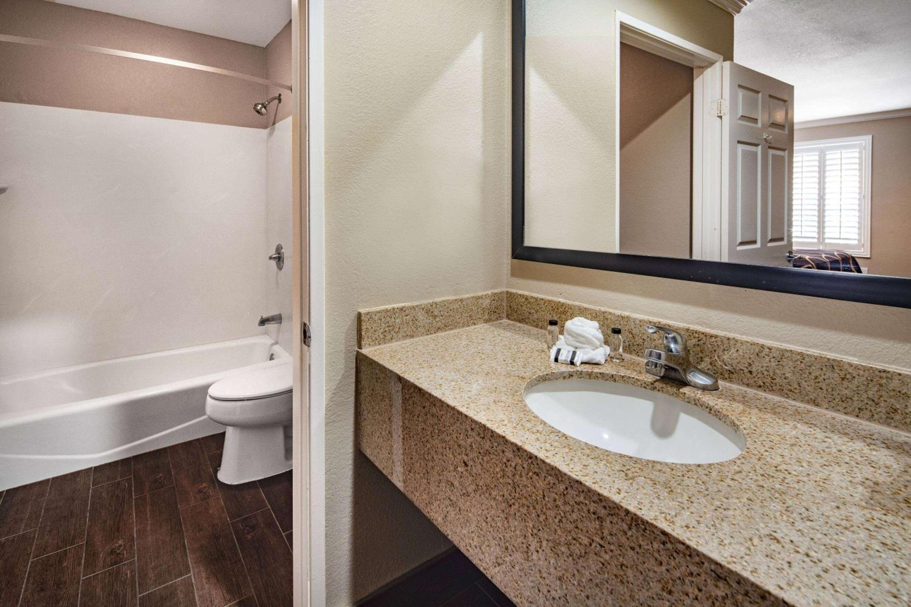 North Hollywood Vacations - Super 8 by Wyndham North Hollywood - Property Image 13