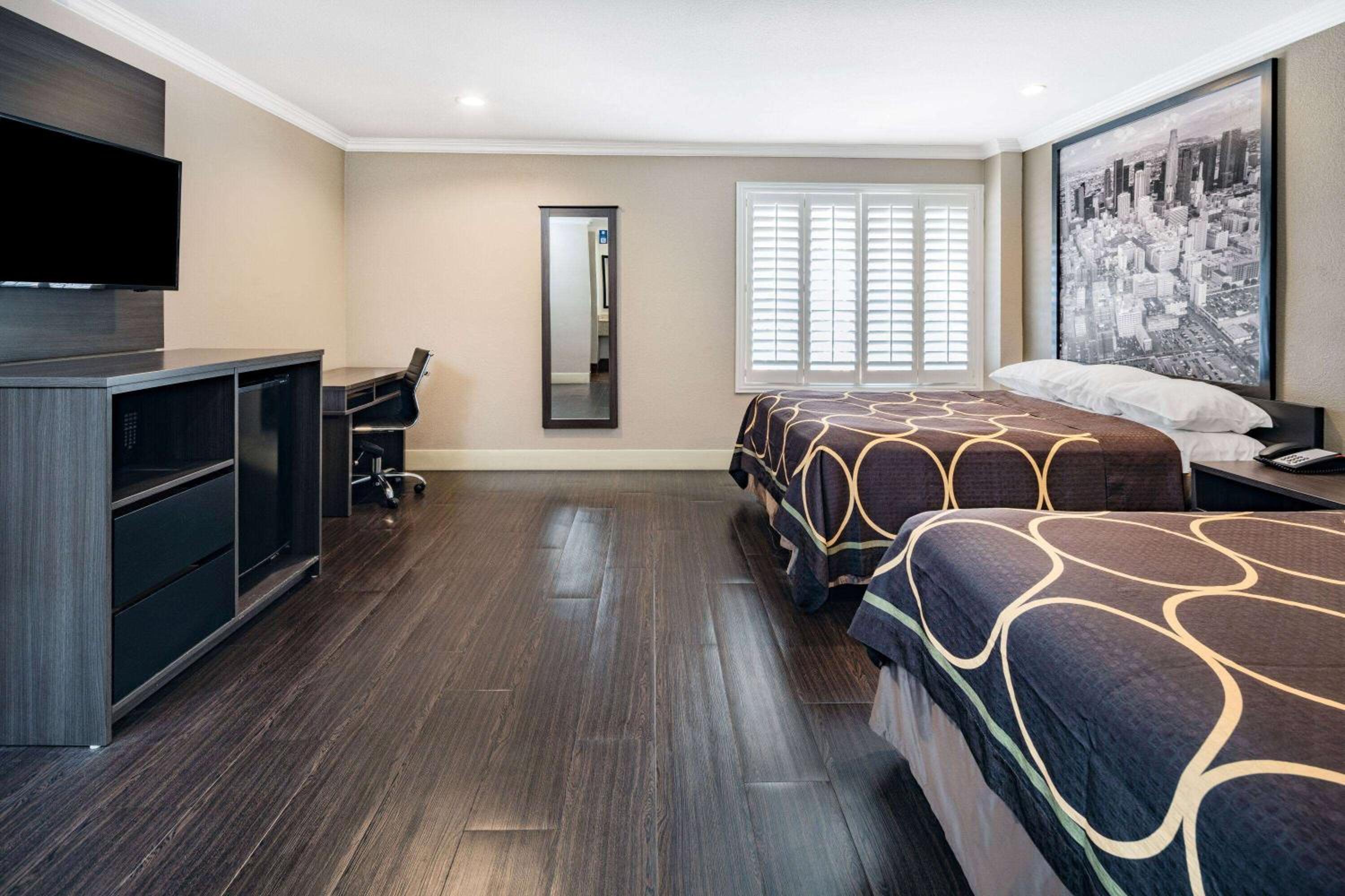 North Hollywood Vacations - Super 8 by Wyndham North Hollywood - Property Image 3